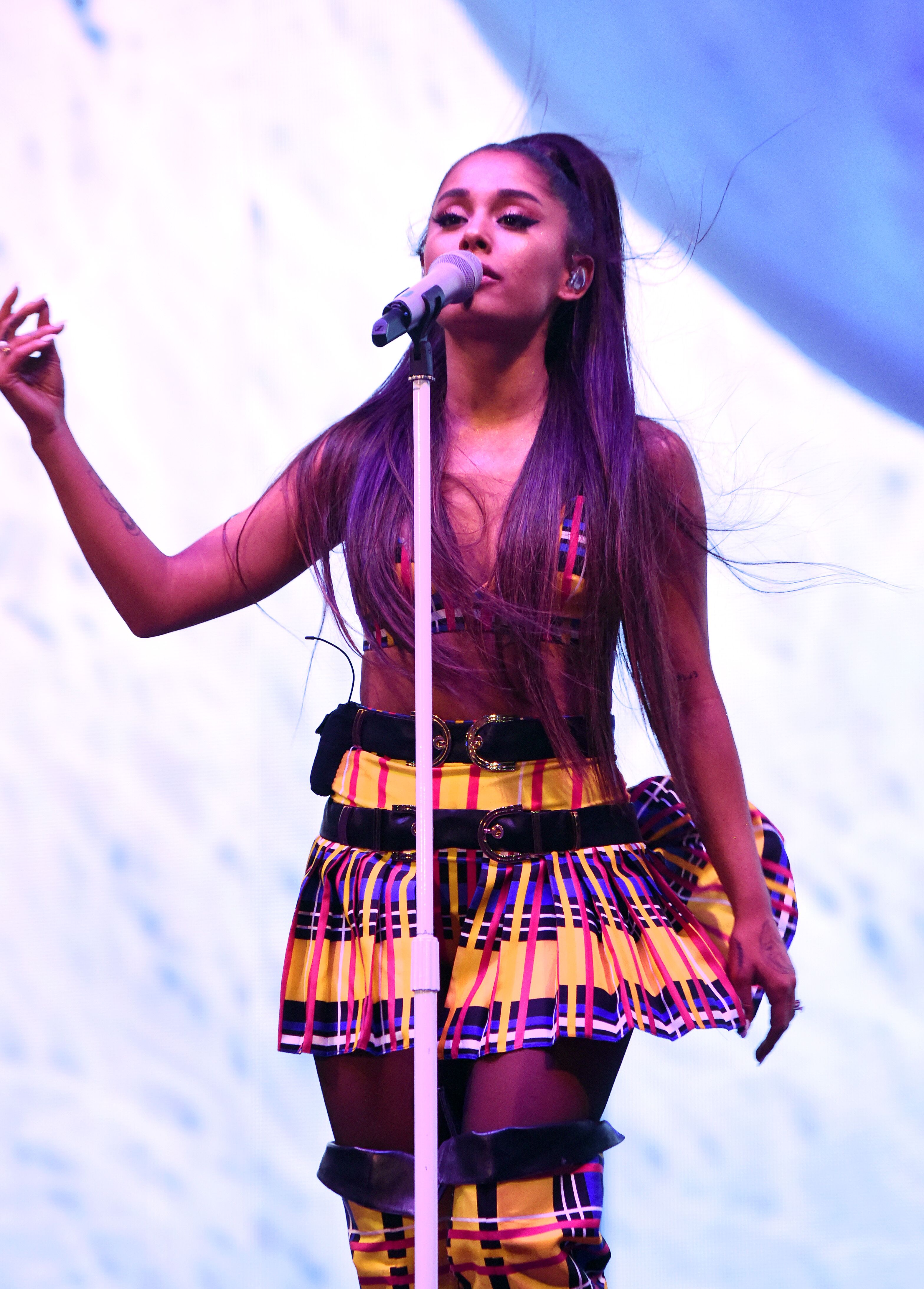 La chanteuse Ariana Grande sur scène. l Source : Getty Images
