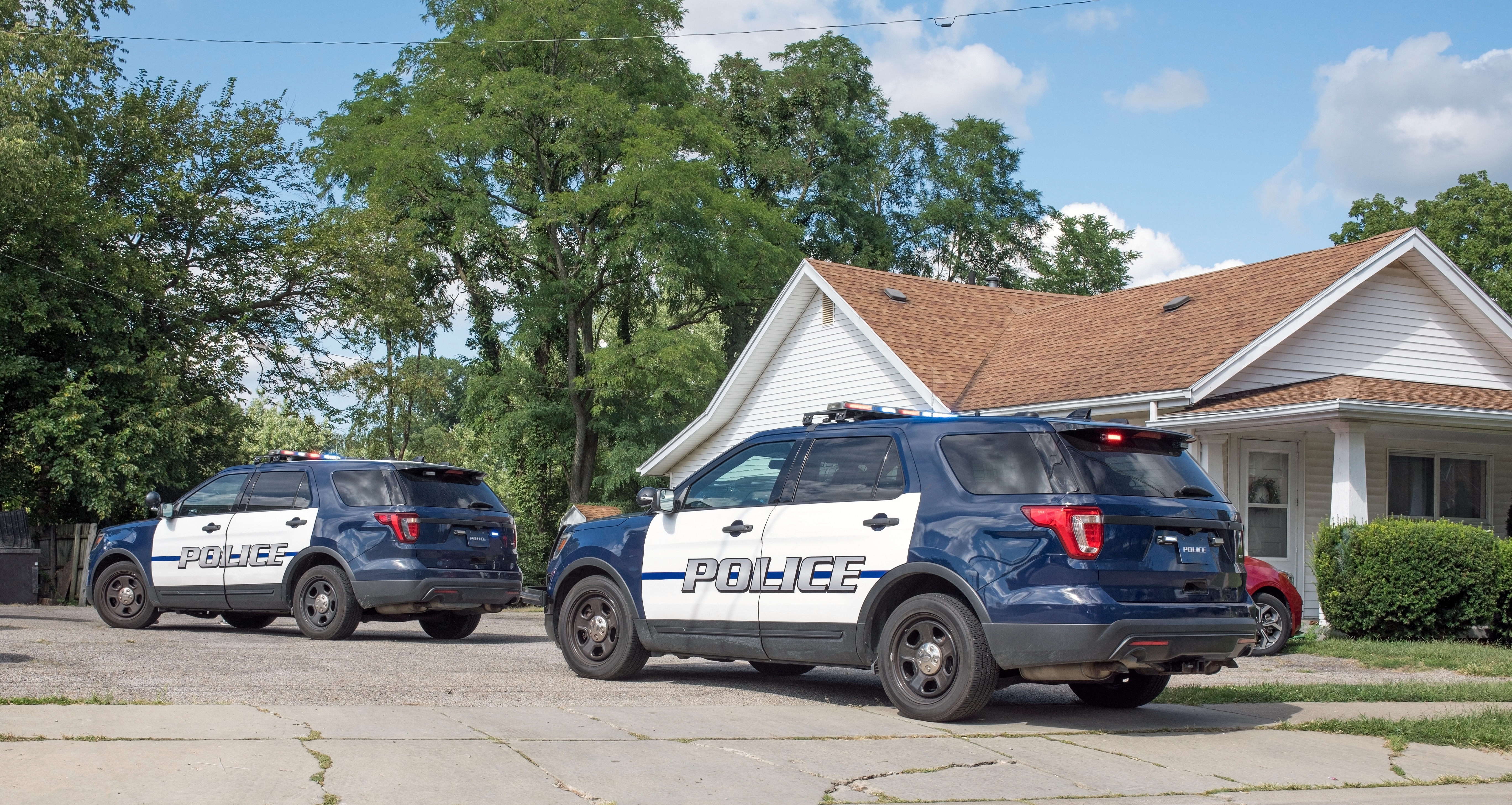 Police cars responding to 911 call | Source: Shutterstock.com