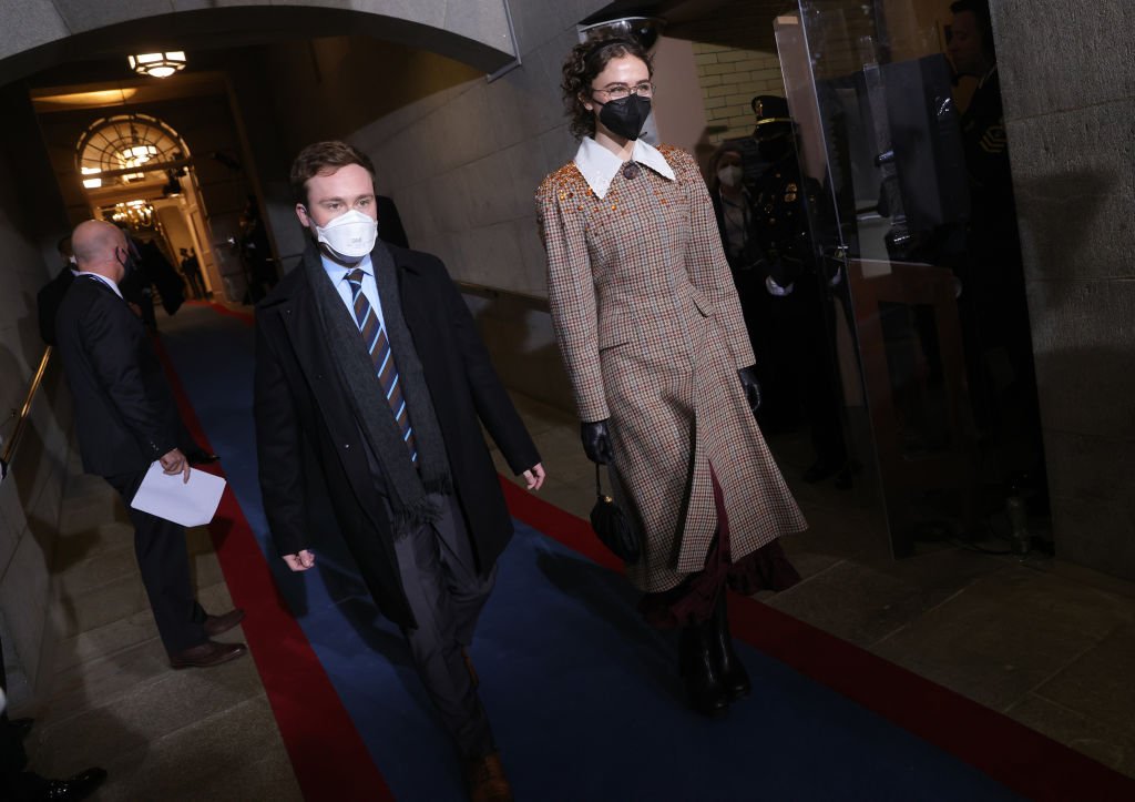 Cole Emhoff y Ella Emhoff en la toma de posesión del presidente electo de los Estados Unidos, Joe Biden, el 20 de enero de 2021. | Foto: Getty Images.