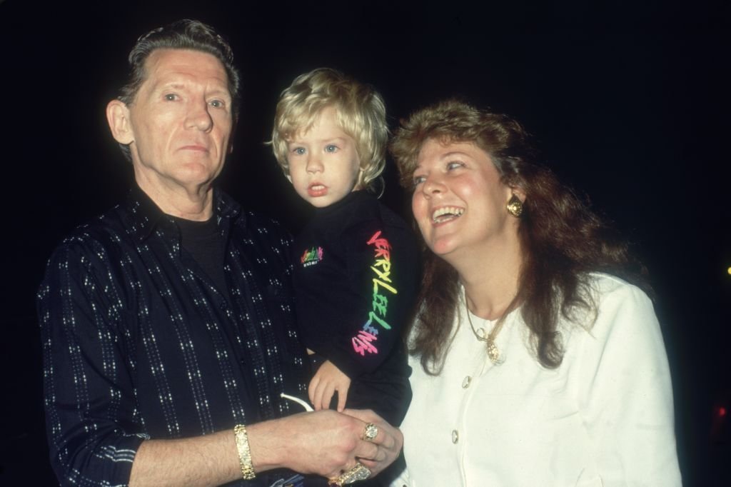 American rock n' roll singer and pianist Jerry Lee Lewis poses with his wife Kerri Lyn McCarver and their young son, Jerry Lee III, circa 1989 | Source: Getty Images