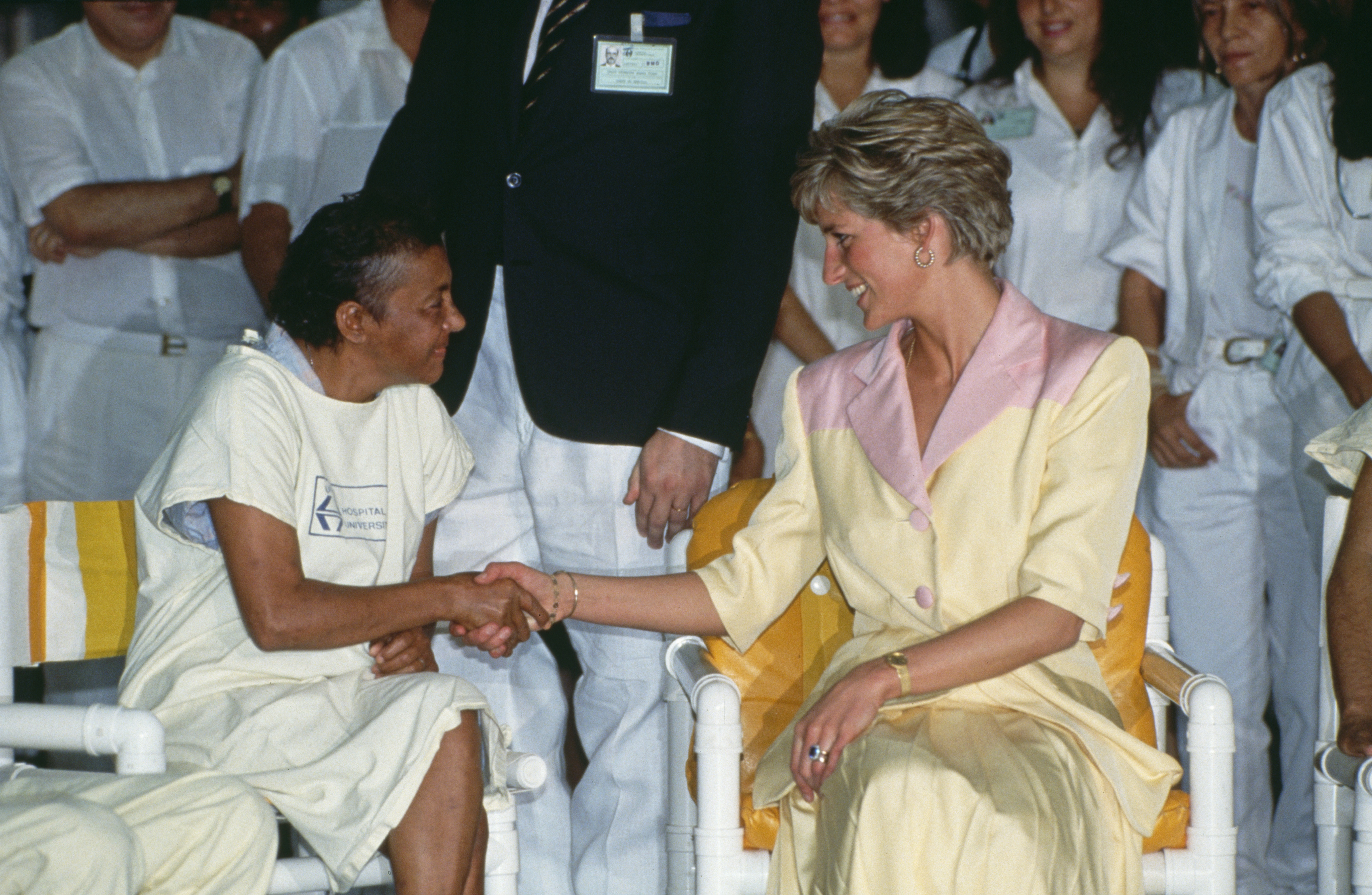 Princess Diana visiting patients suffering from AIDS at the Hospital Universidade in Rio de Janeiro, Brazil, 25th April 1991 | Source: Getty Images