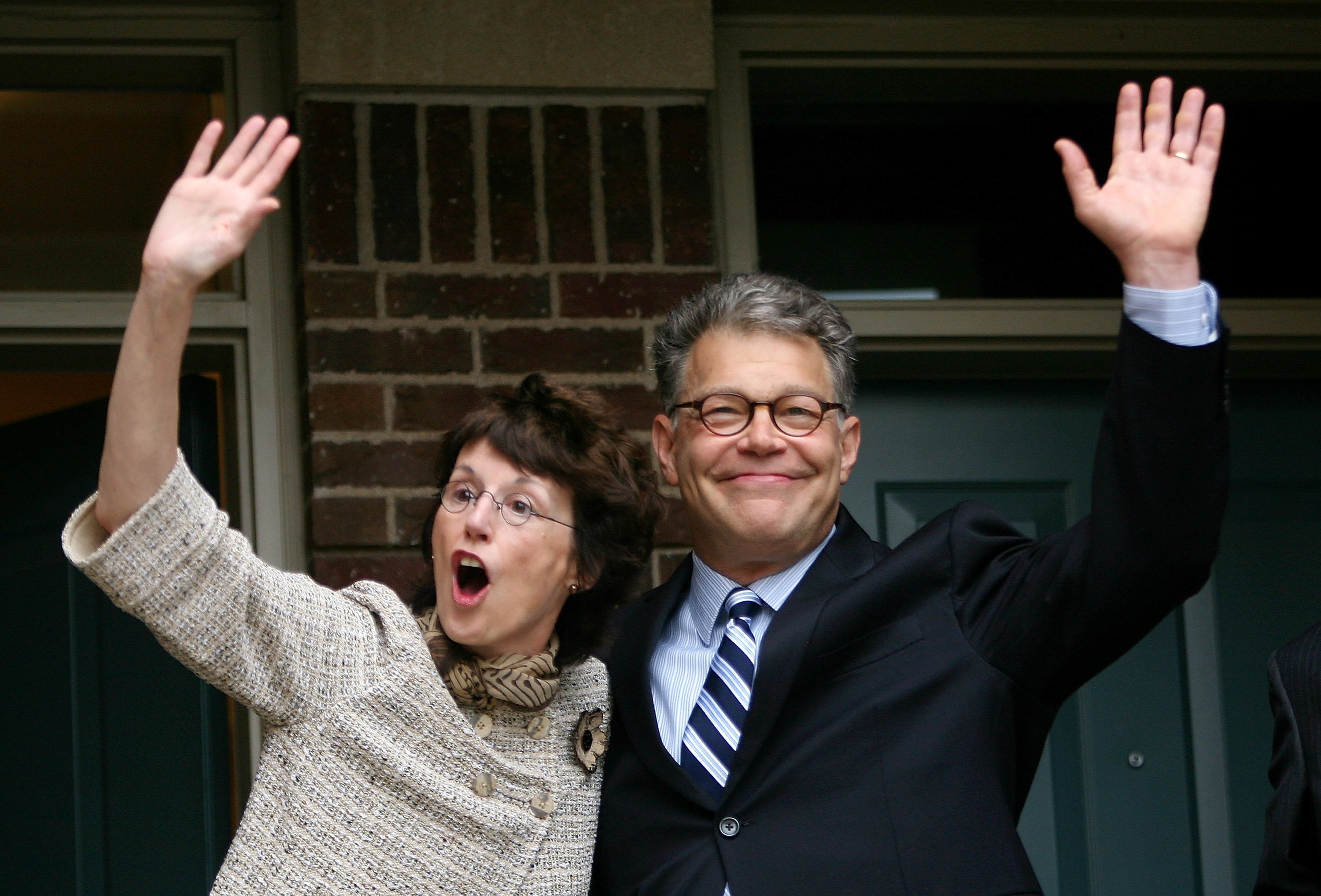 Sen. Al Franken and Franni Franken in front of his home June 30, 2009, in Minneapolis, Minnesota | Source: Getty Images
