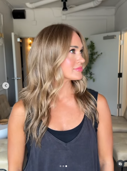 Carrie Underwood gives fans a glimpse of her hair transformation, dated August, 2025 | Source: Instagram/carrieunderwood