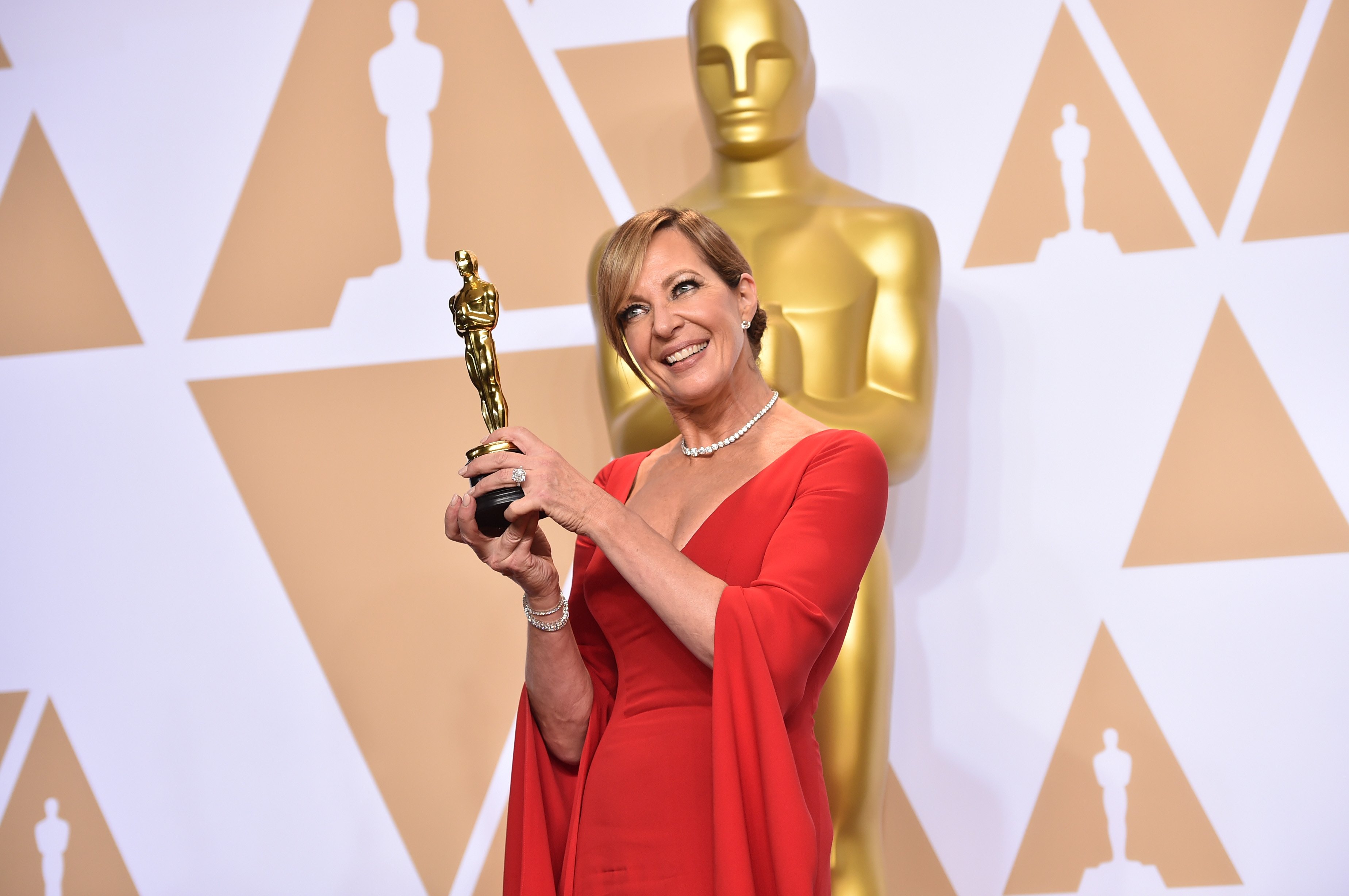 Allison Janney pictured holding an Oscar award at the 90th Annual Academy Awards, 2018, California. | Photo: Getty Images