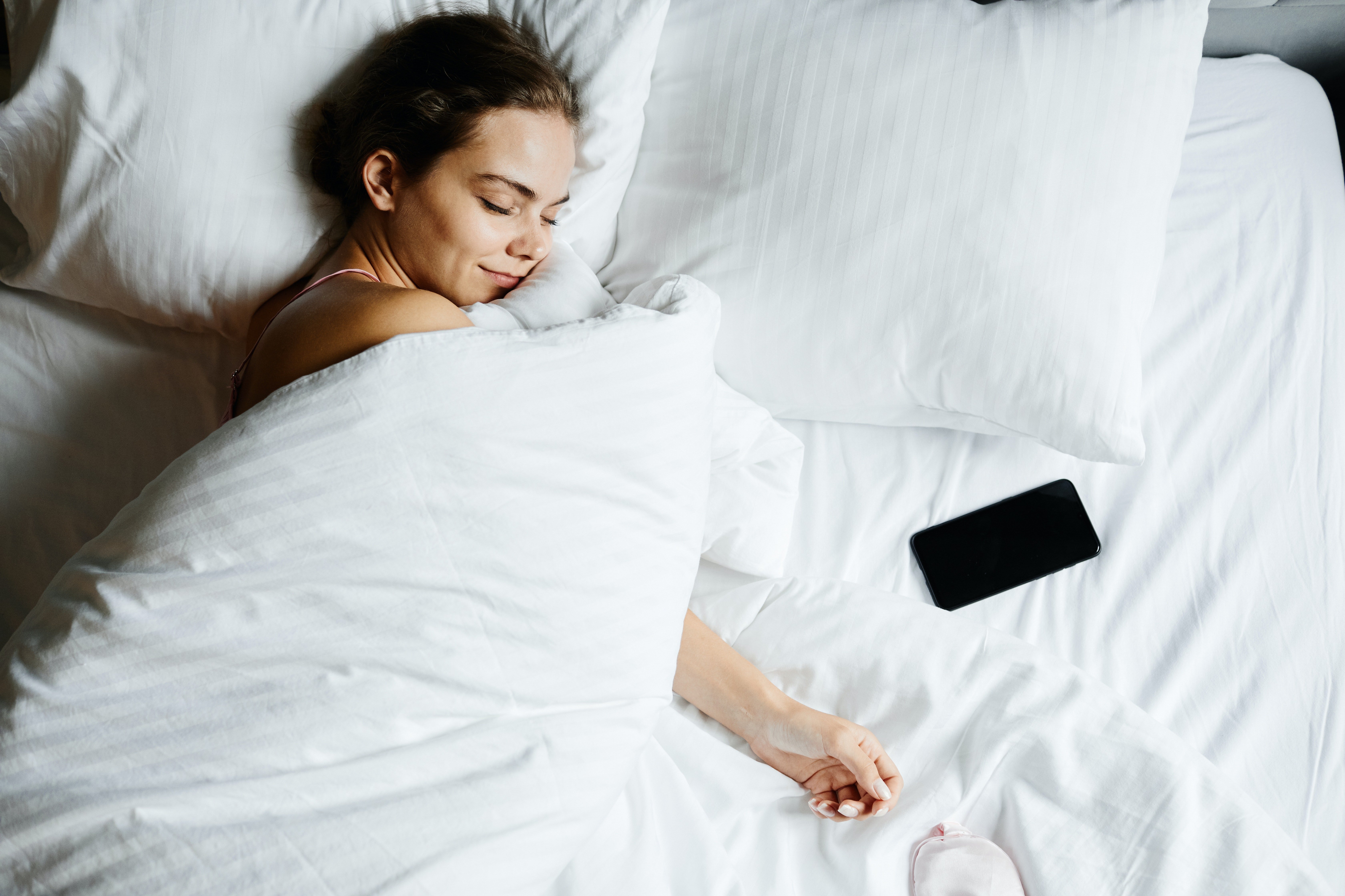 Anastasia slept soundly on Anthony's bed. | Photo: Pexels