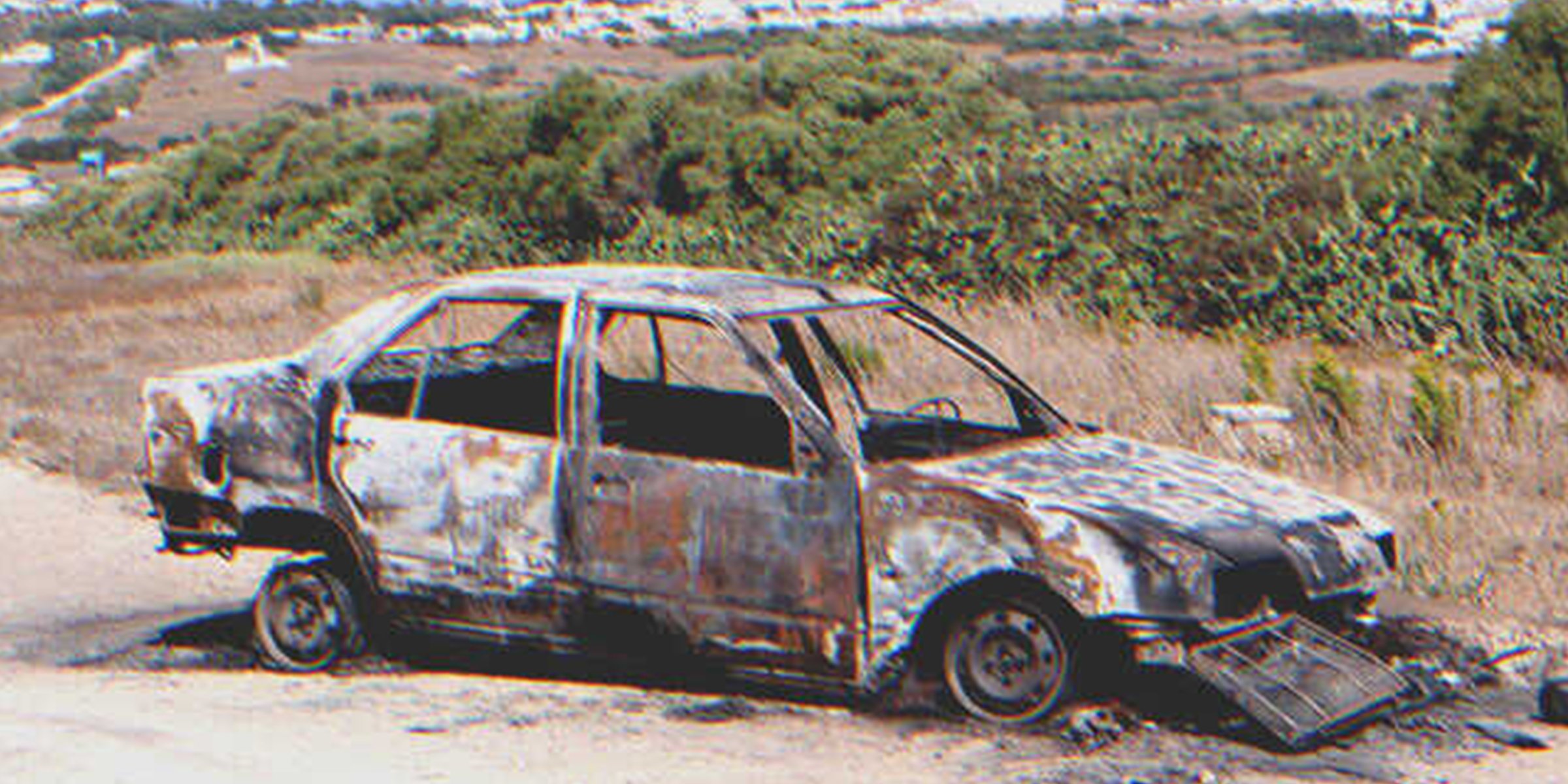 Ein abgebranntes Fahrzeug | Quelle: Shutterstock