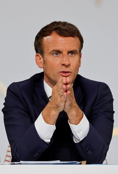 Emmanuel Macron lors d'une conférence de presse avant le sommet du G7. | Photo : Getty Images