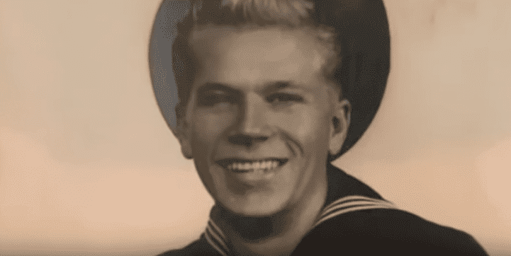 Aaron Cook in the US Navy when he was a teenager | Photo: YouTube/ABC 13 Houston