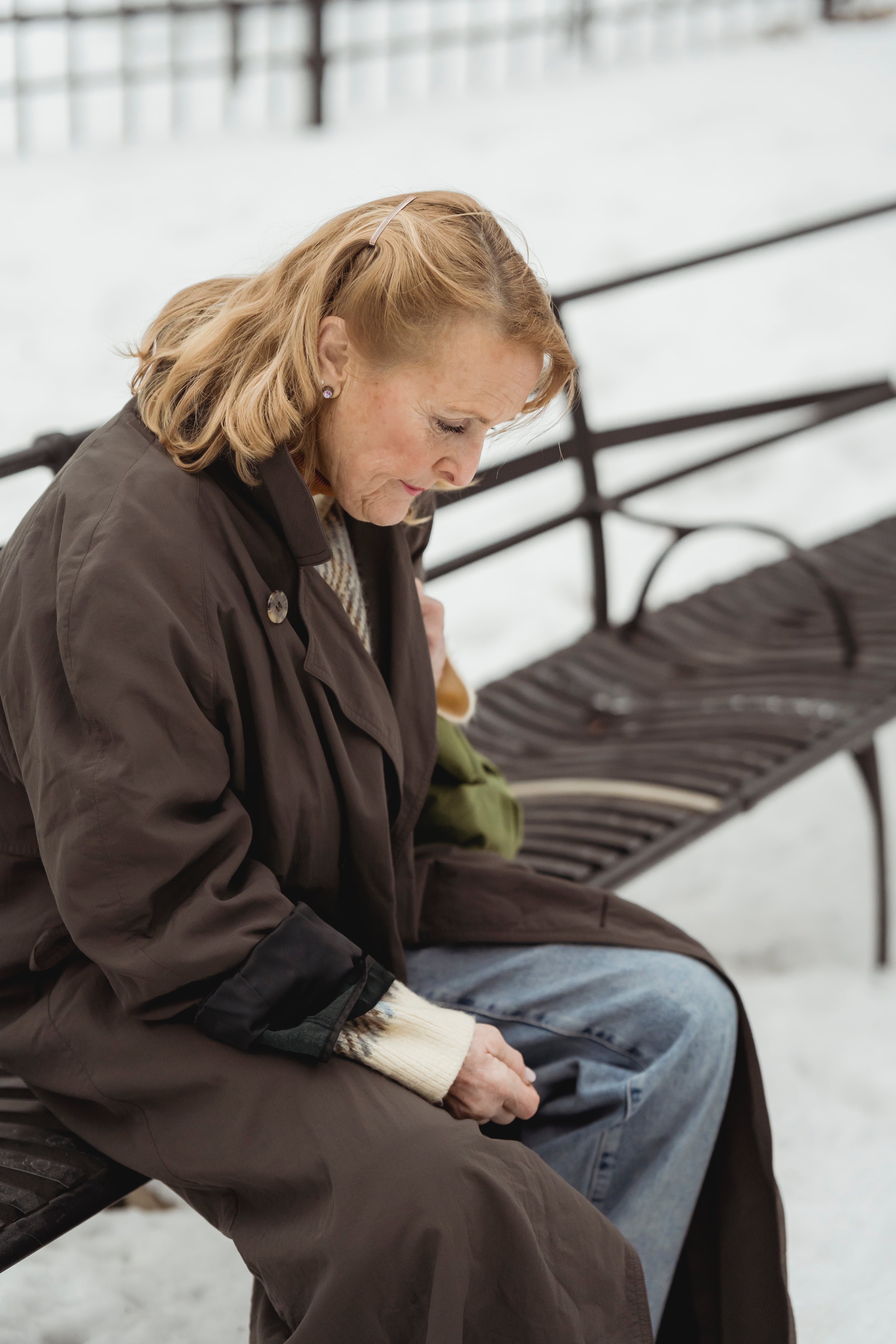 An older woman looking depressed while sitting on a bench | Source: Pexels