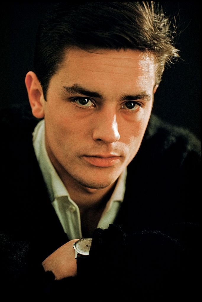 Portrait en France en 1963- Portrait de l'acteur français Alain Delon, 1963. | Photo : Getty Images