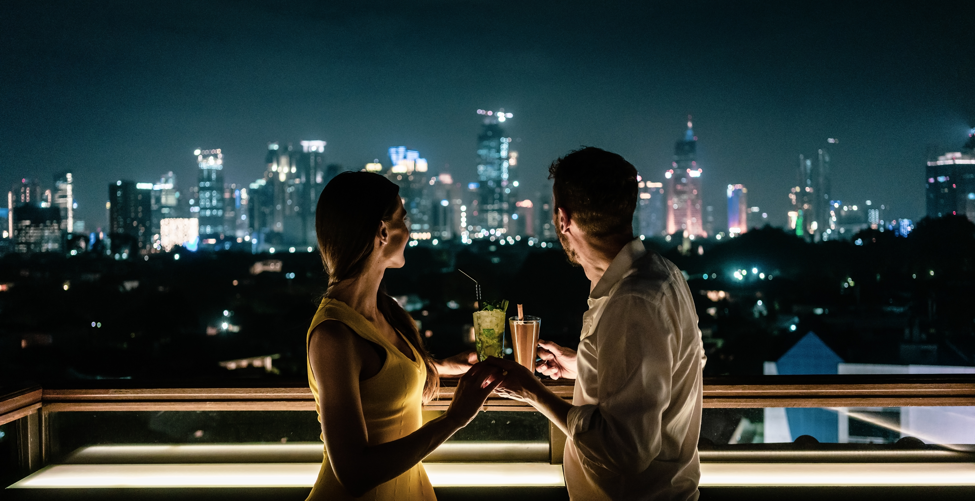 Couple having a drink | Source: Shutterstock