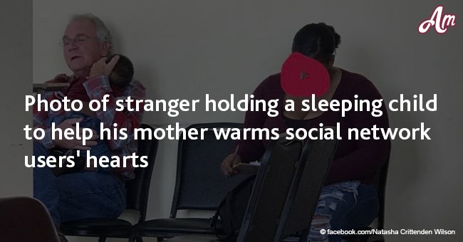 Photo of stranger holding a sleeping child to help his mother warms social network users' hearts