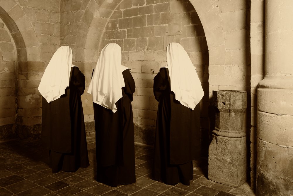 Three nuns died and after some time, they found themselves at the heavenly gates. | Photo: Shutterstock