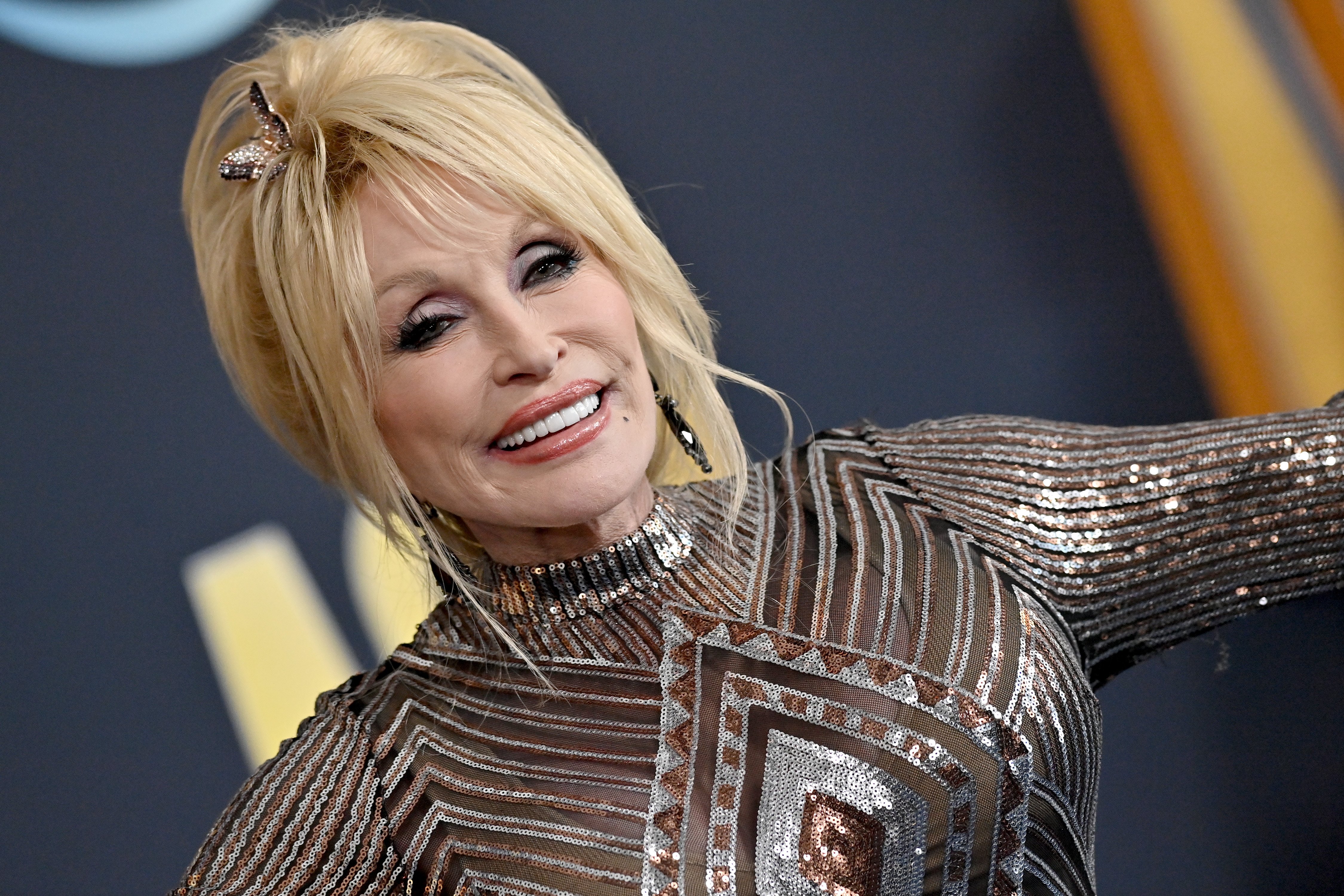 Dolly Parton asiste a la 57ª edición de los premios de la Academia de Música Country, el 7 de marzo de 2022, en Las Vegas, Nevada. | Foto: Getty Images