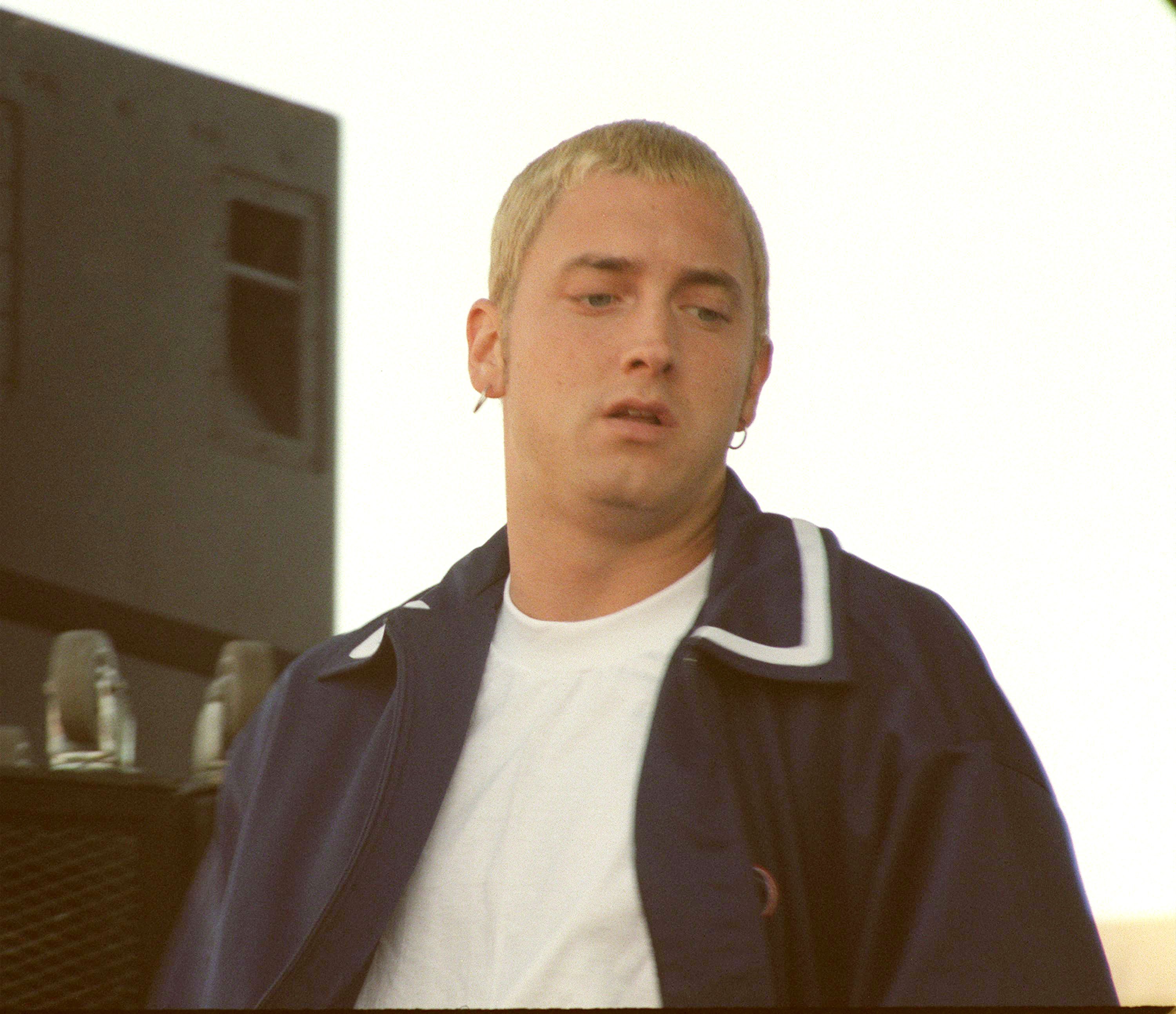  Eminem pictured as he performed on July 3, 1999 in Oakland | Source: Getty Images