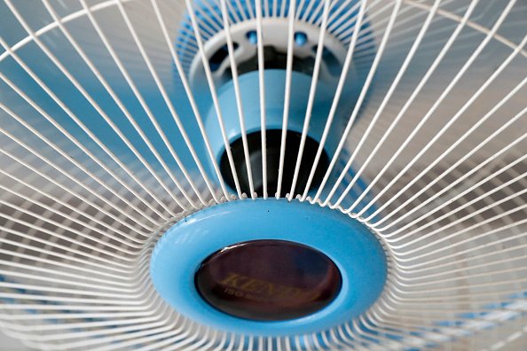 Ventilateur portable soufflant de l'air. Cai Be. Vietnam. | Photo : Getty Images.