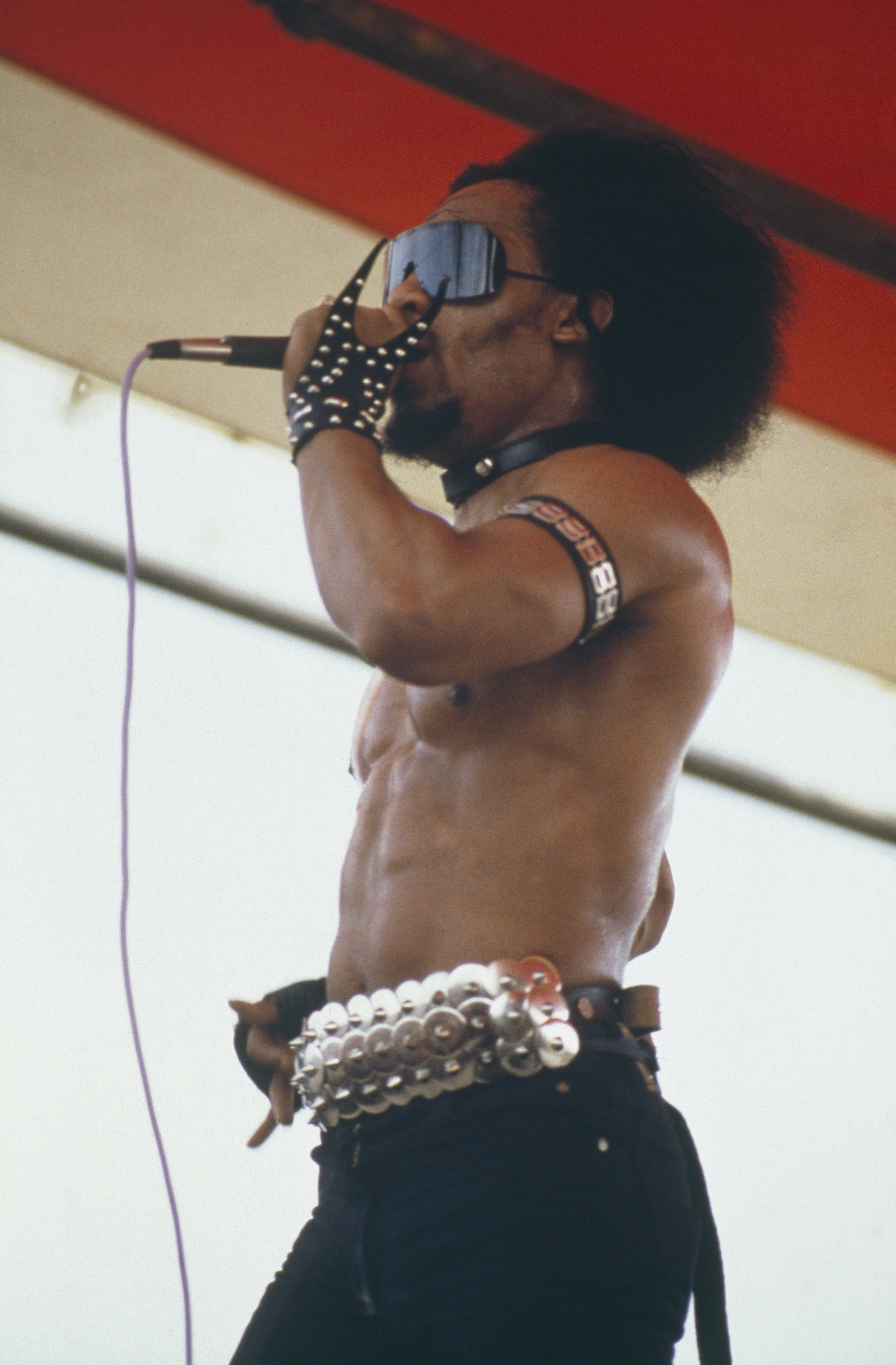 Melle Mel on stage with Grandmaster Flash and the Furious Five, circa 1984. | Source: Getty Images