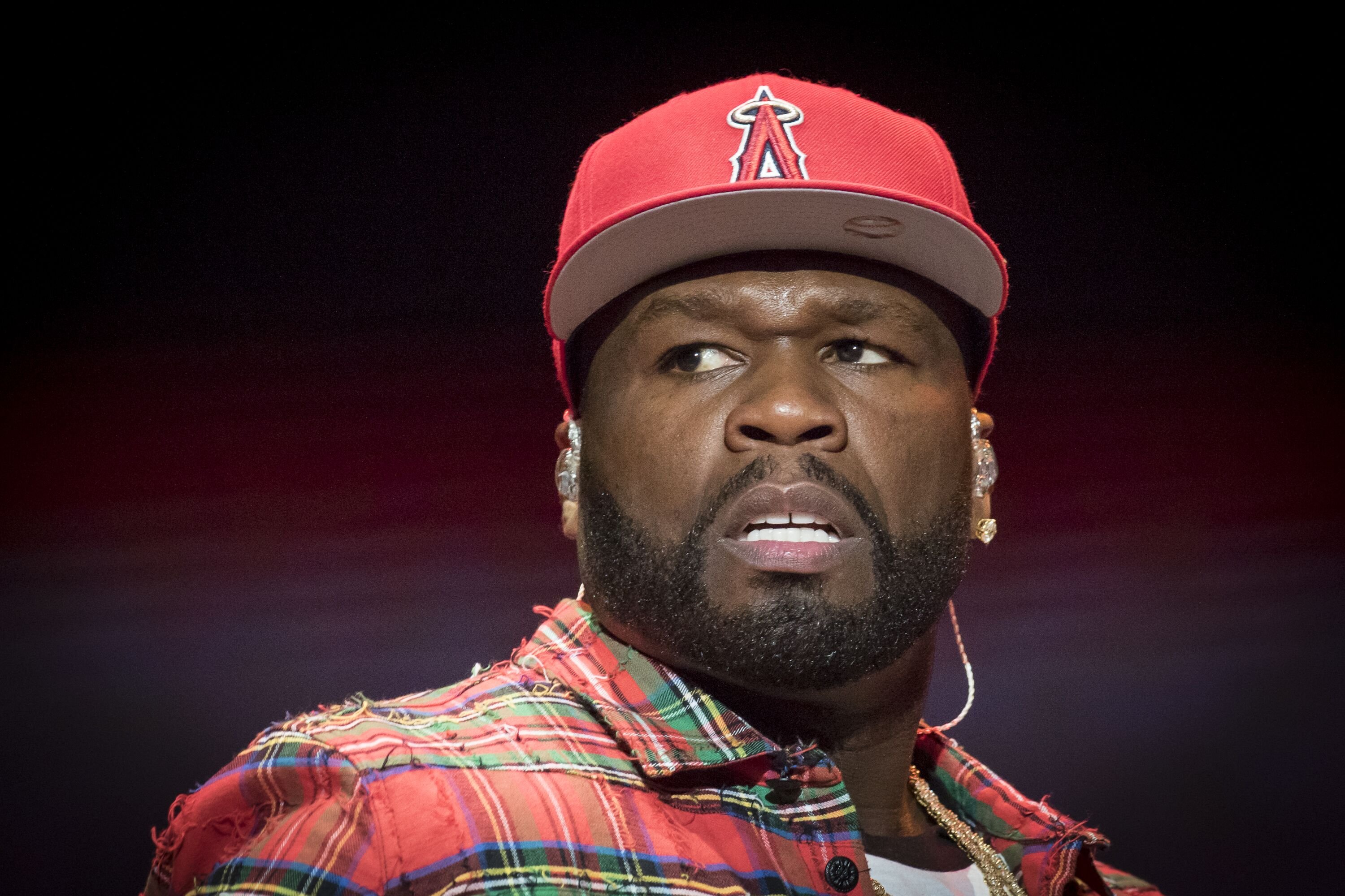 50 Cent Slams Street Artist Lushsux for New Wall Art of His Face – See