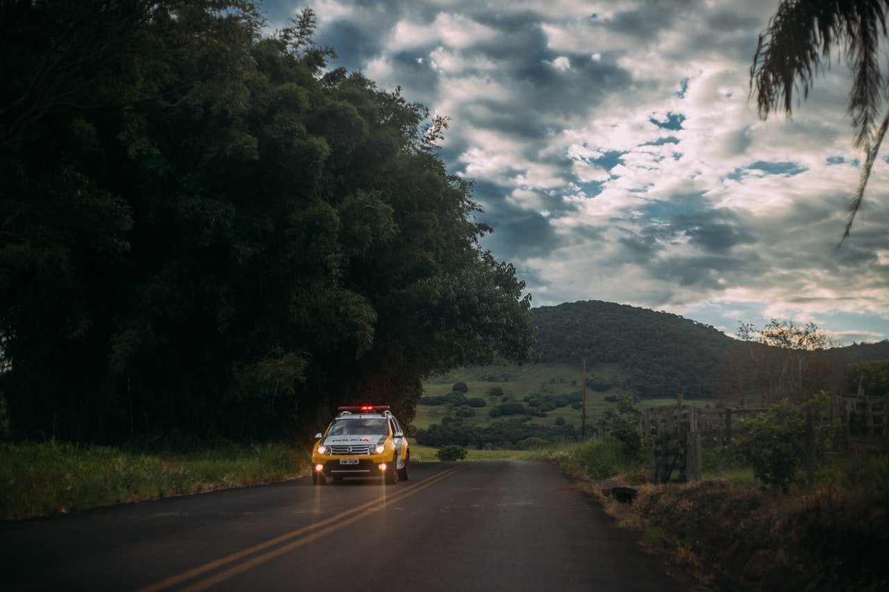 Photo of a police car on the highway | Photo: Pexels