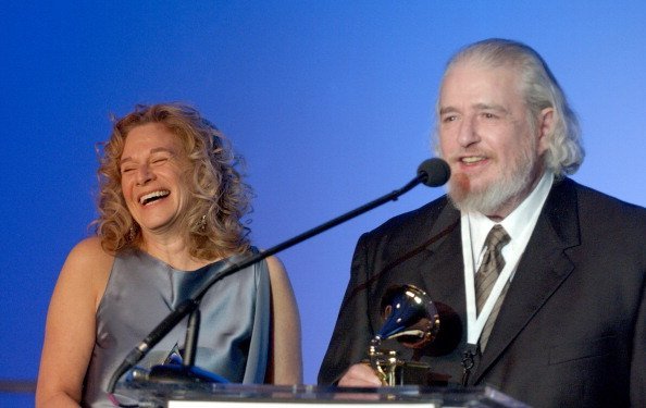 Carole King and Gerry Goffin during The 46th Annual GRAMMY Awards | Photo: Getty Images