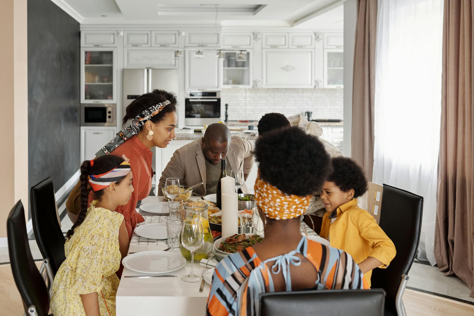 Family dinner | Source: Pexels