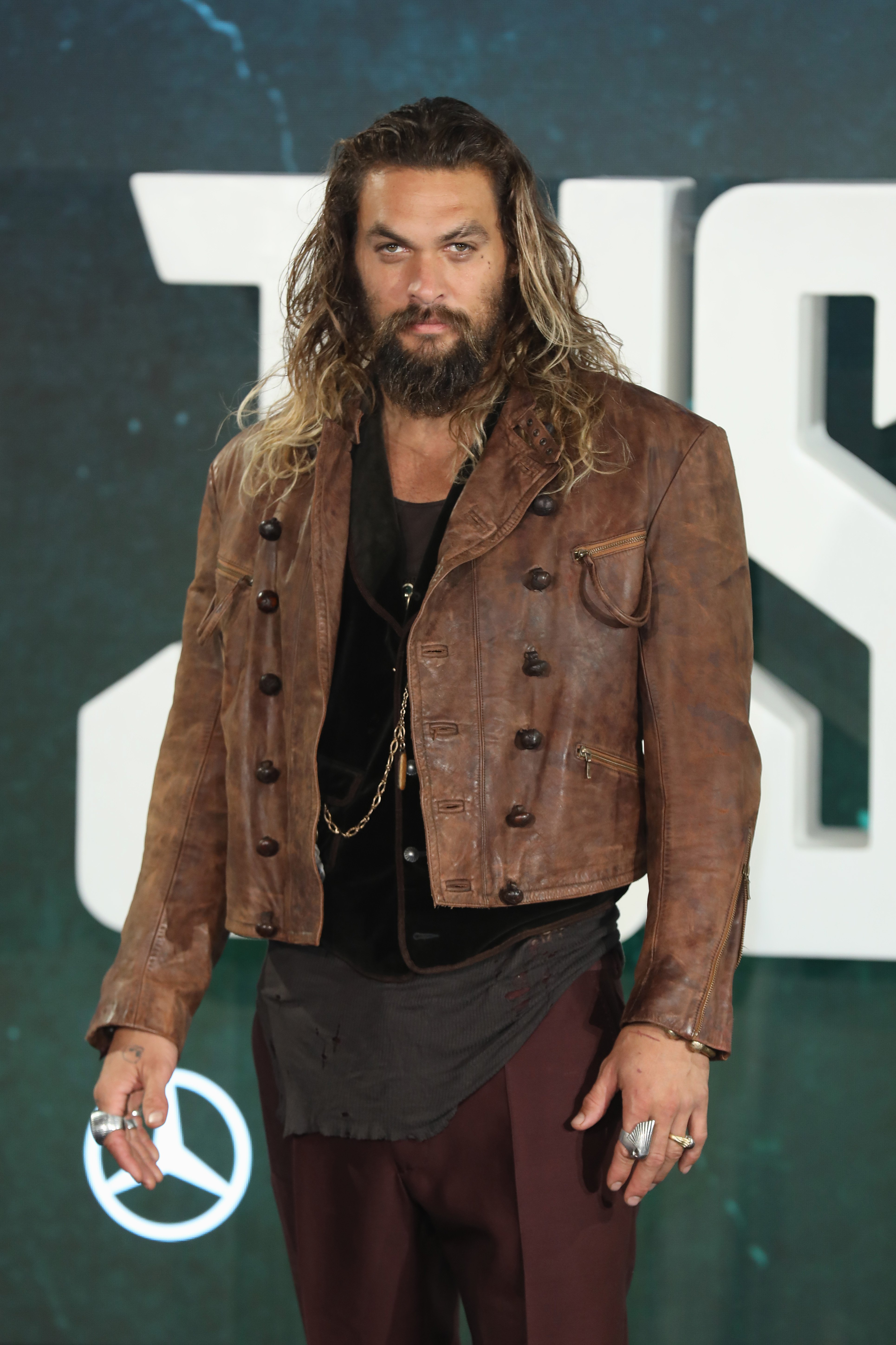 Jason Momoa attends the photocall for "Justice League" in London, England on November 4, 2017 | Photo: Getty Images