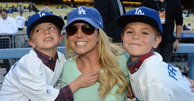 Britney Spears poses with sons Jayden James Federline and Sean Preston Federline during a game against the San Diego Padres at Dodger Stadium, April 2013 | Source: Getty Images