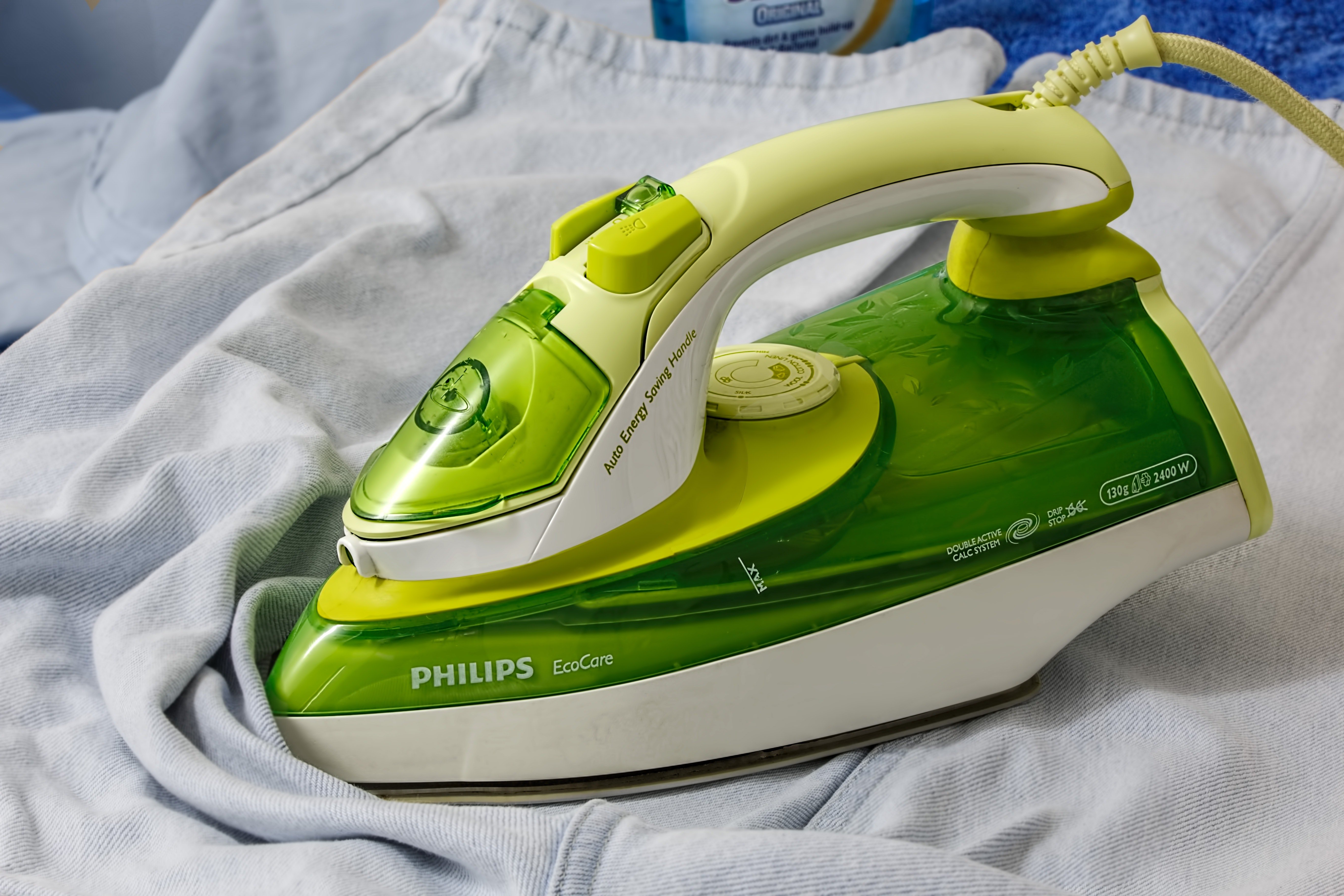 The passengers were totally surprised when he asked her to iron his shirt! | Photo: Pexels/Pixabay