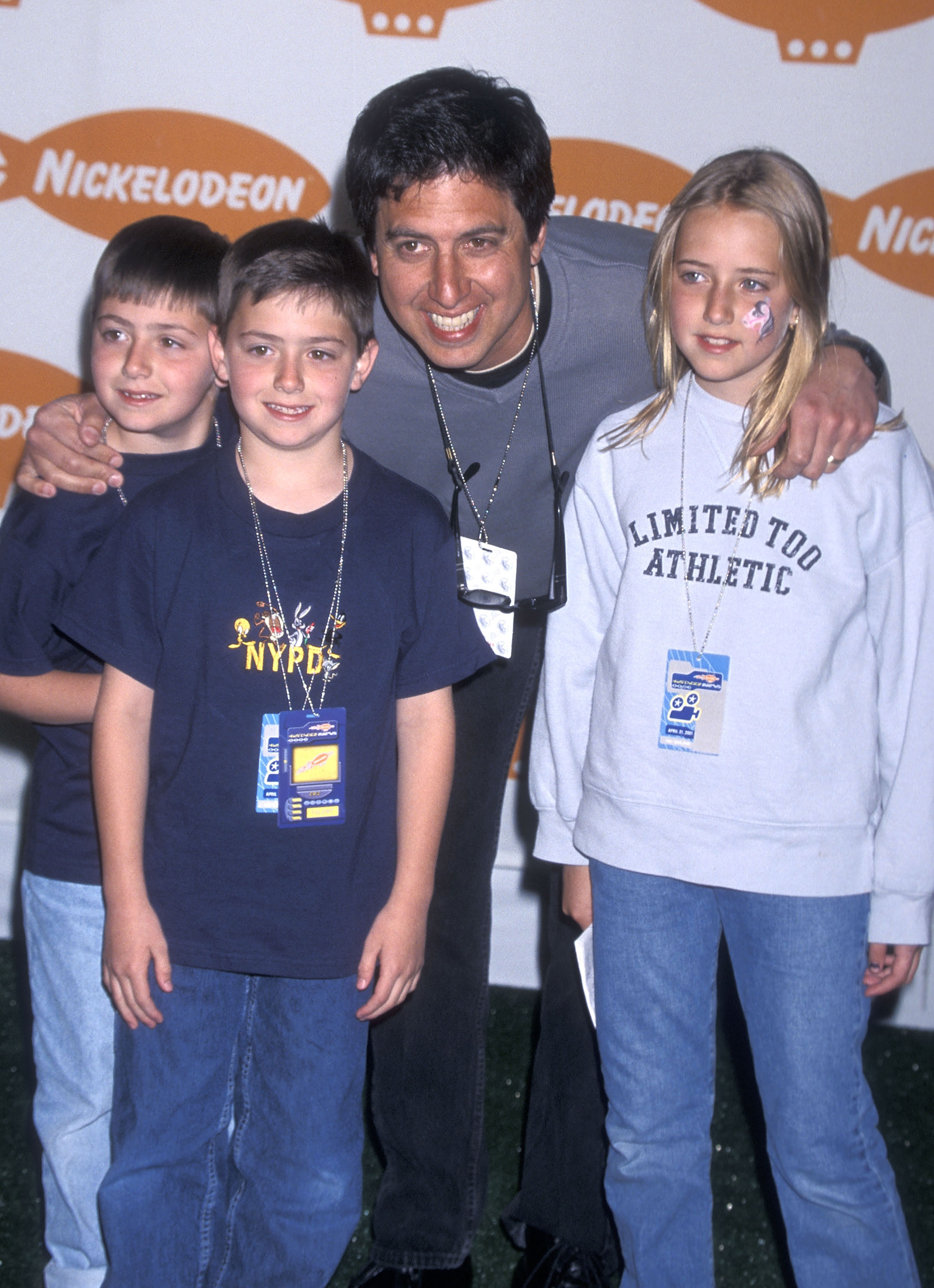 Ray, Alexandra, Matthew, and Gregory Romano attend the 14th Annual Nickelodeon's Kids' Choice Awards on April 21, 2001 | Source: Getty Images