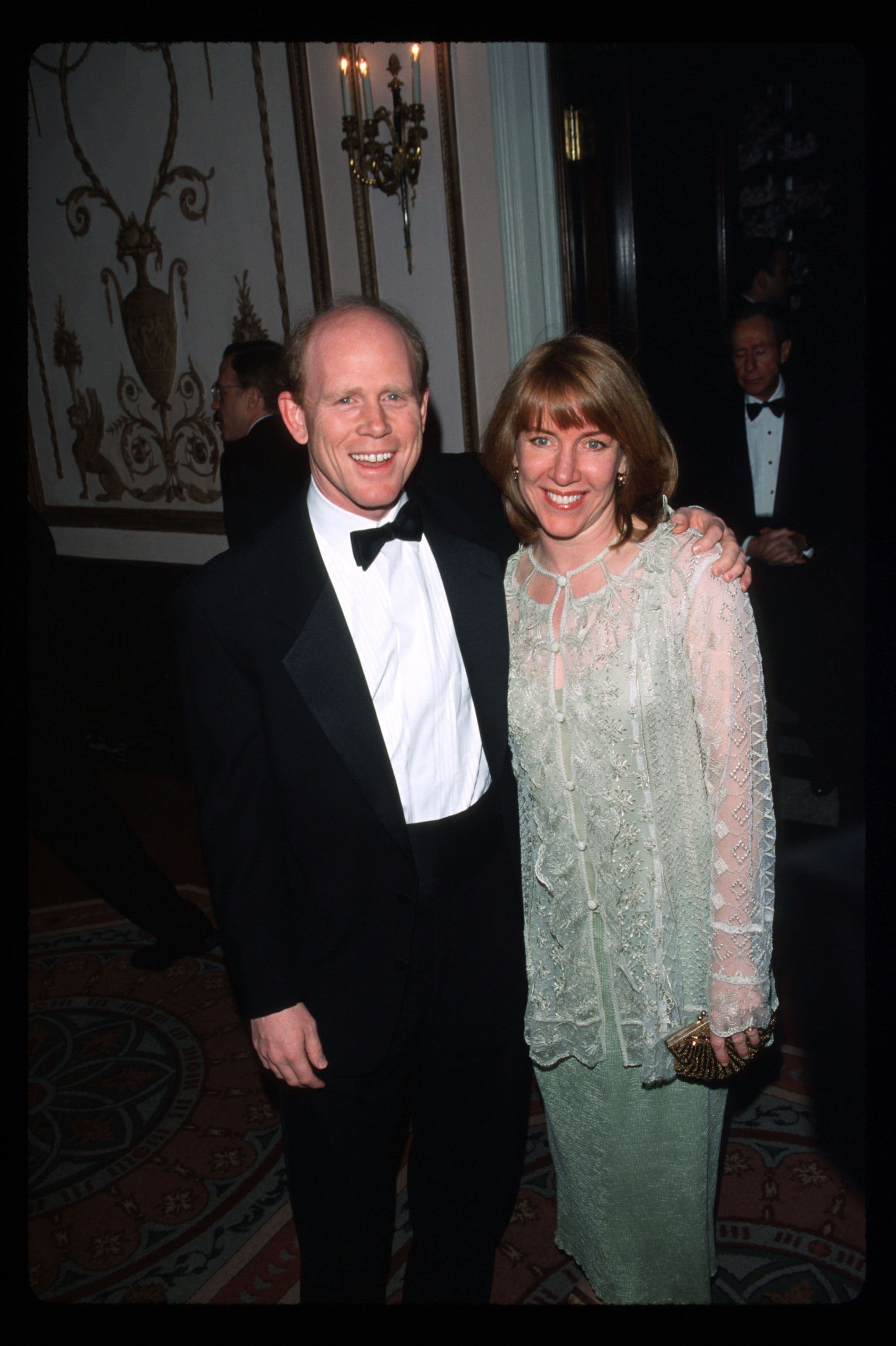 Ron Howard with his wife Cheryl on April 29, 1999, at the 14th Annual American Museum of the Moving Image Tribute in New York City | Photo: Evan Agostini/Liaison/Getty Images