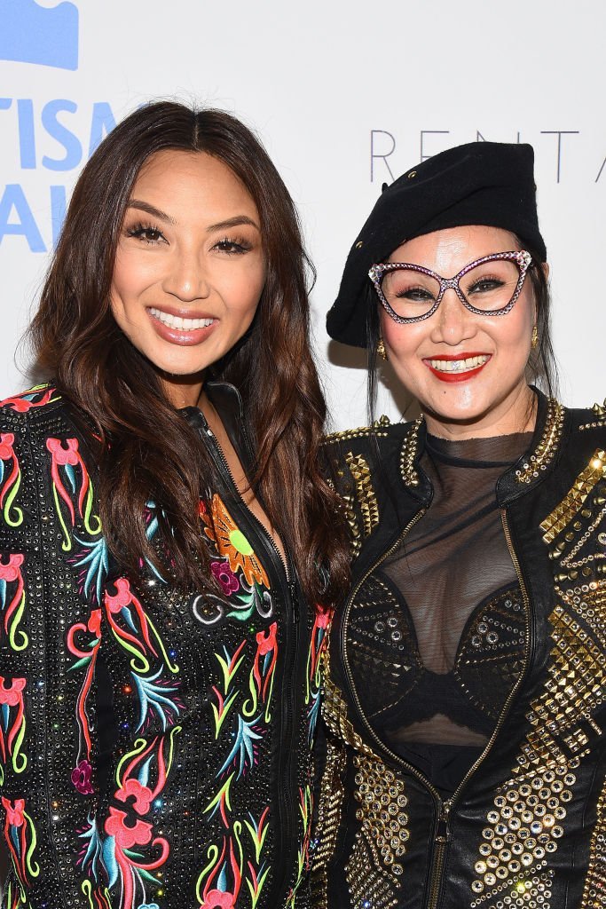 Jeannie Mai and mom Olivia TuTram attend Autism Speaks' "Into The Blue" Gala at Beverly Hills Hotel in Beverly Hills, California | Photo: Getty Images