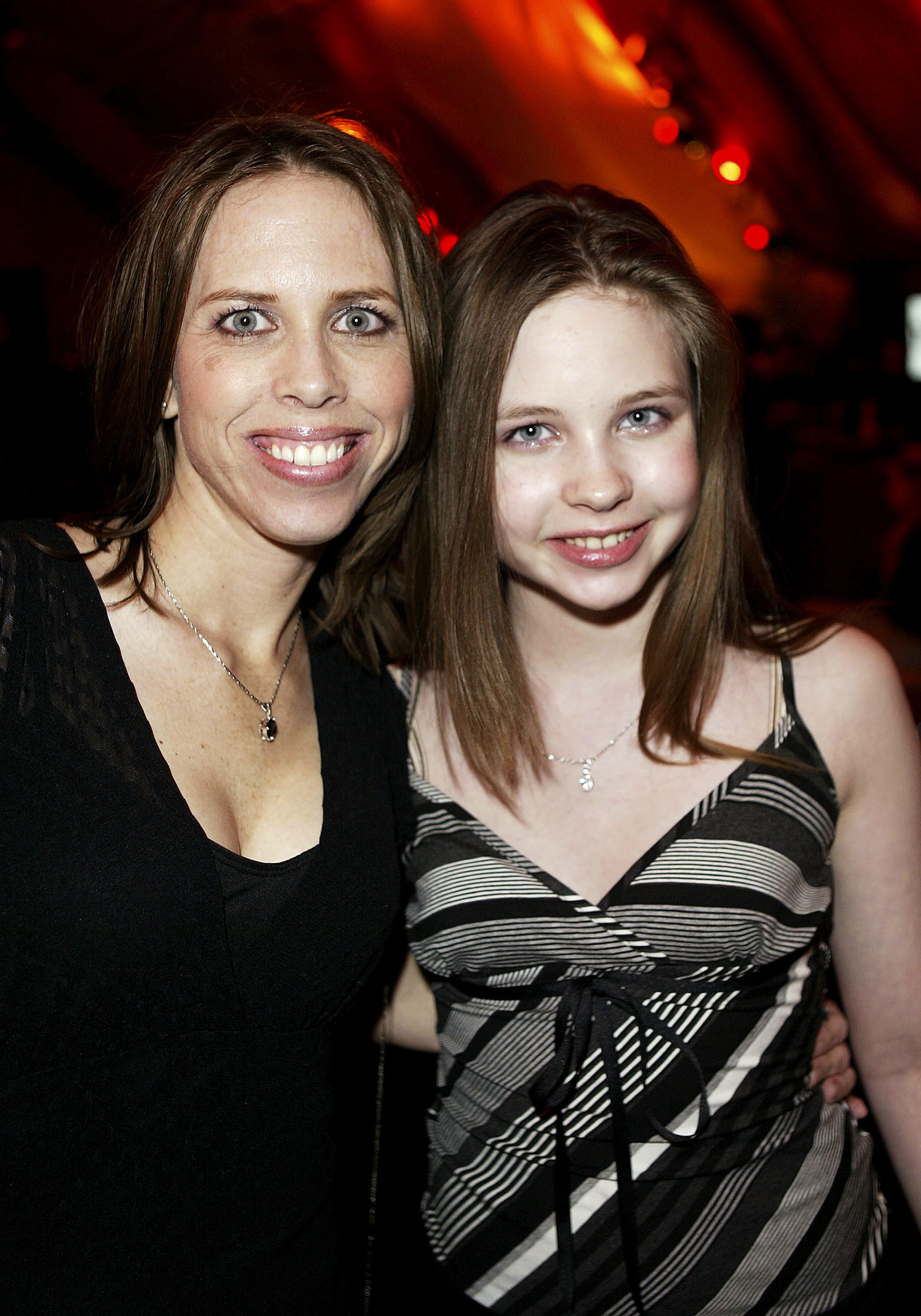 Her mother told the Daily Mail how things started falling apart. At this event, Daveigh Chase and Cathy Chase attended a charity viewing dinner on February 29, 2004, in West Hollywood, California. | Source: Getty Images