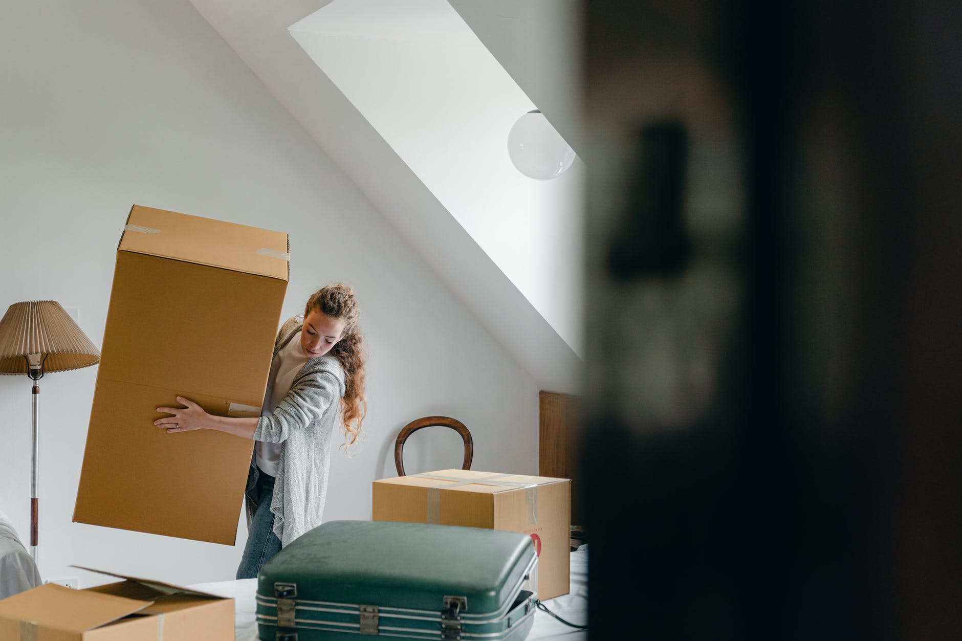 His ex-girlfriend moving out of the house | Photo: Pexels