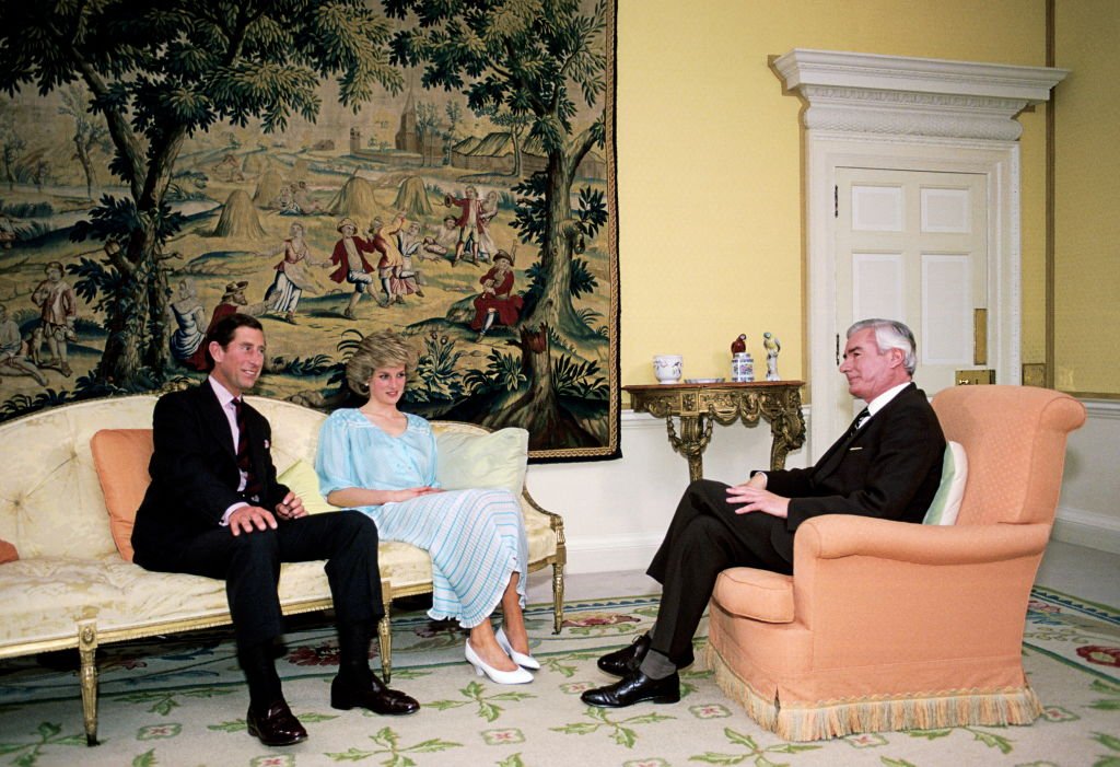 Prinzessin Diana und Prinz Charles, zu Hause im Kensington Palace, werden von Sir Alistair Burnet interviewt. (Foto von Tim Graham Photo Library). I Quelle: Getty Images