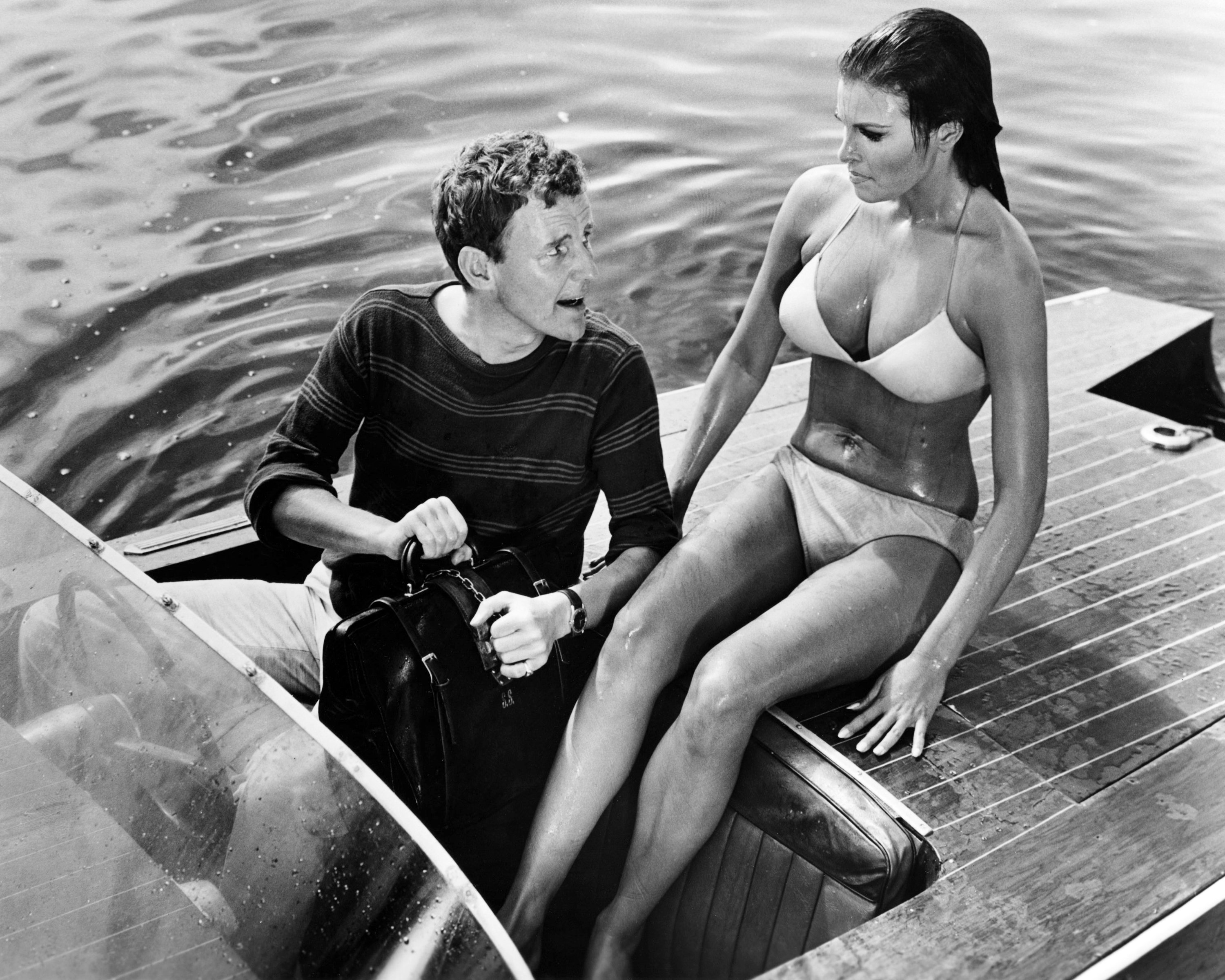 Richard Briers and Raquel Welch in "Fathom" in 1967. | Source: Getty Images