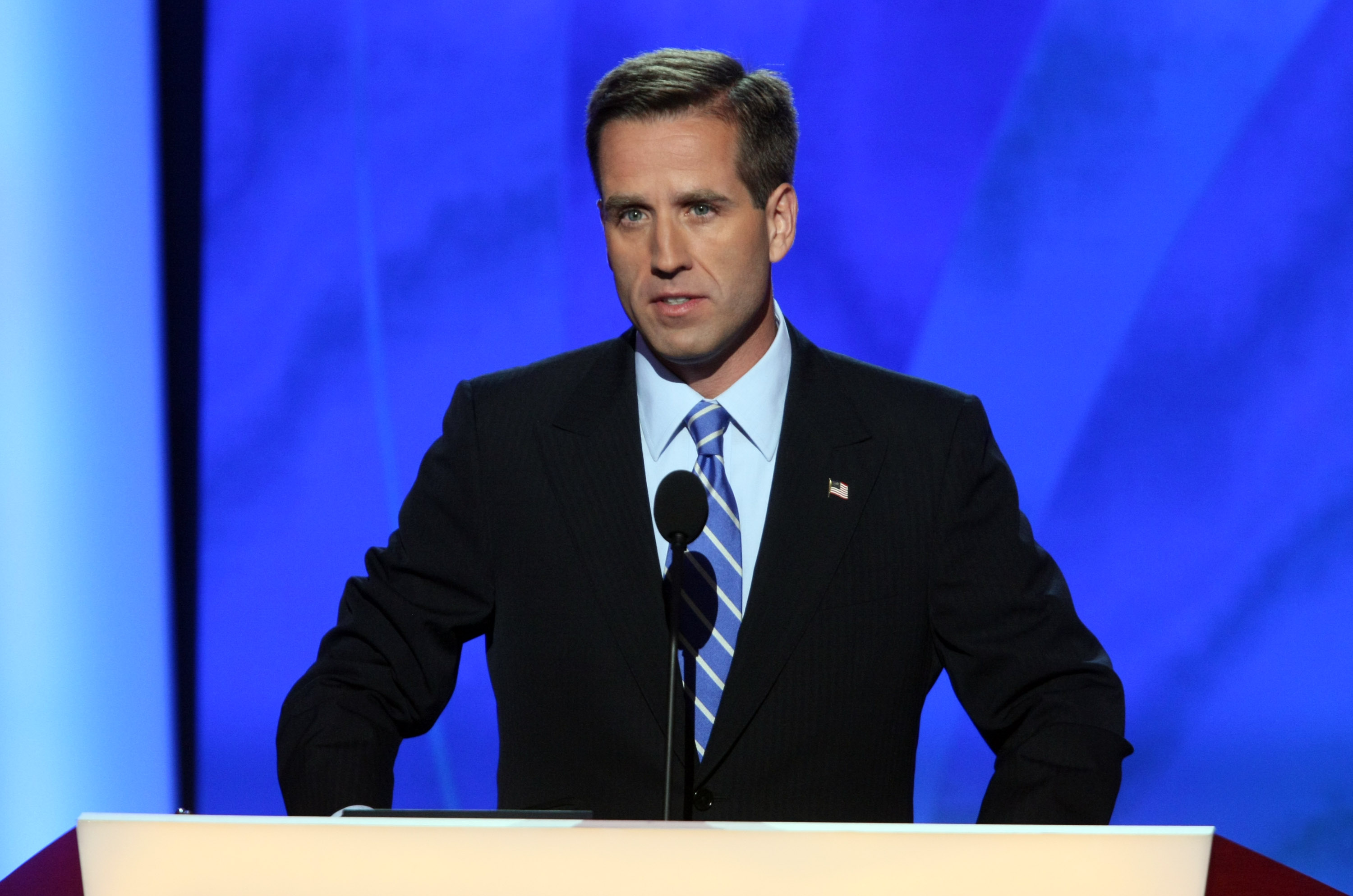 Beau Biden introduces his father, Sen. Joe Biden, at the Democratic National Convention on August 27, 2008, in Denver, Colorado. | Source: Getty Images