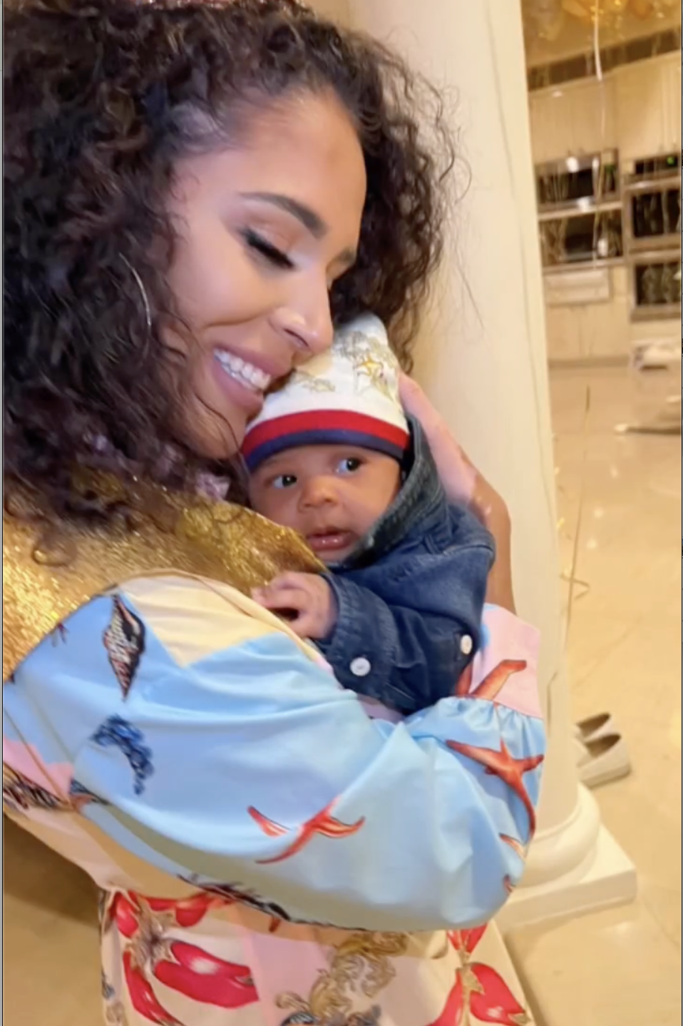 Brittany Bell carries her son Rise Cannon from a video post dated 2022. | Source: Instagram/| Source: Instagram/missbbell