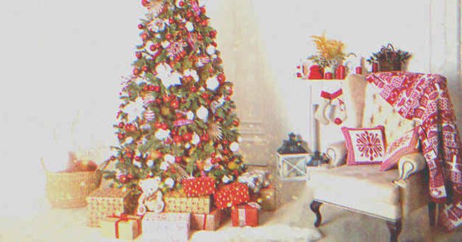 Árbol de Navidad con regalos. | Foto: Shutterstock