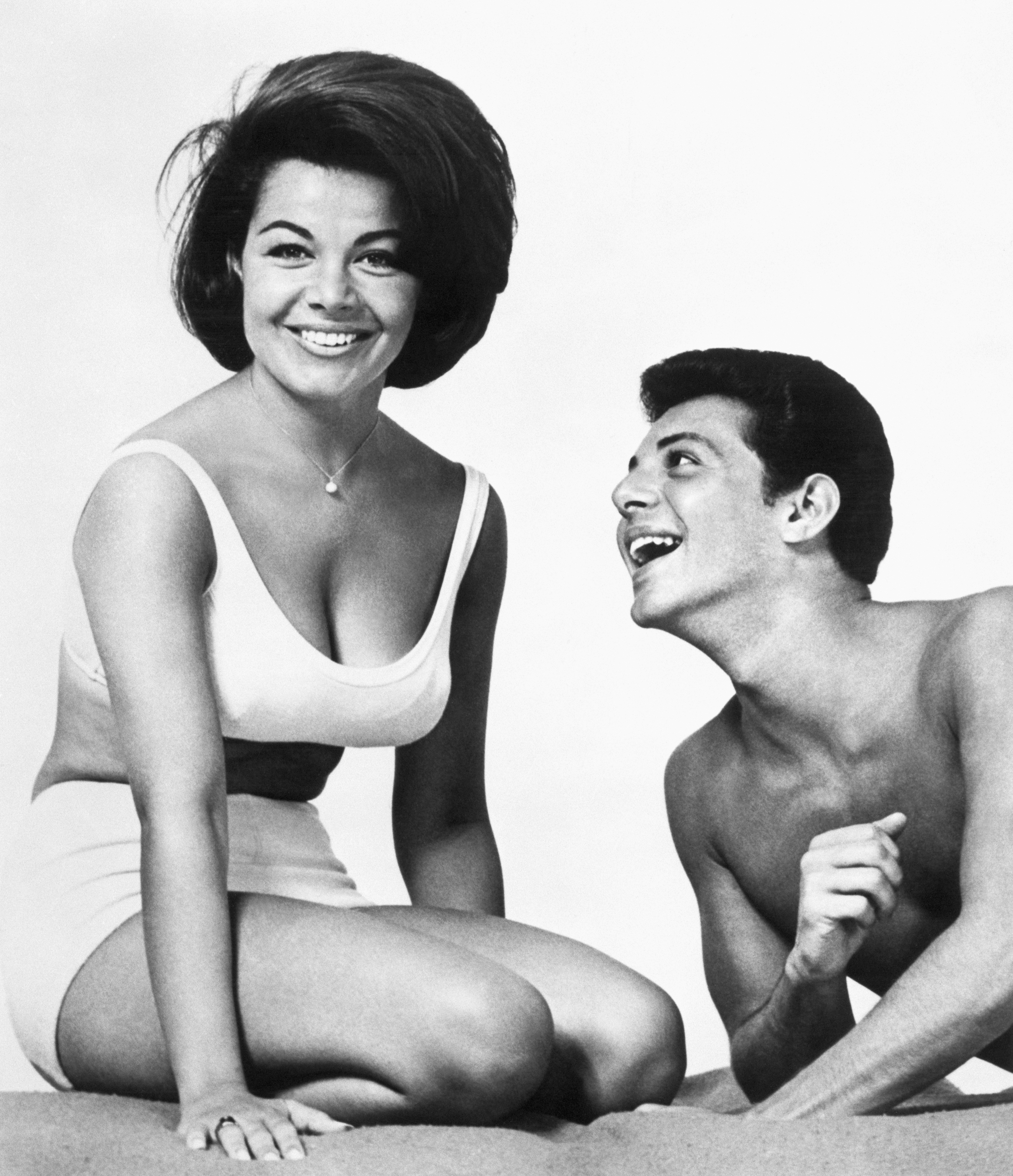 Annette Funicello and the actor on the set of "Beach Party," 1967 | Source: Getty Images