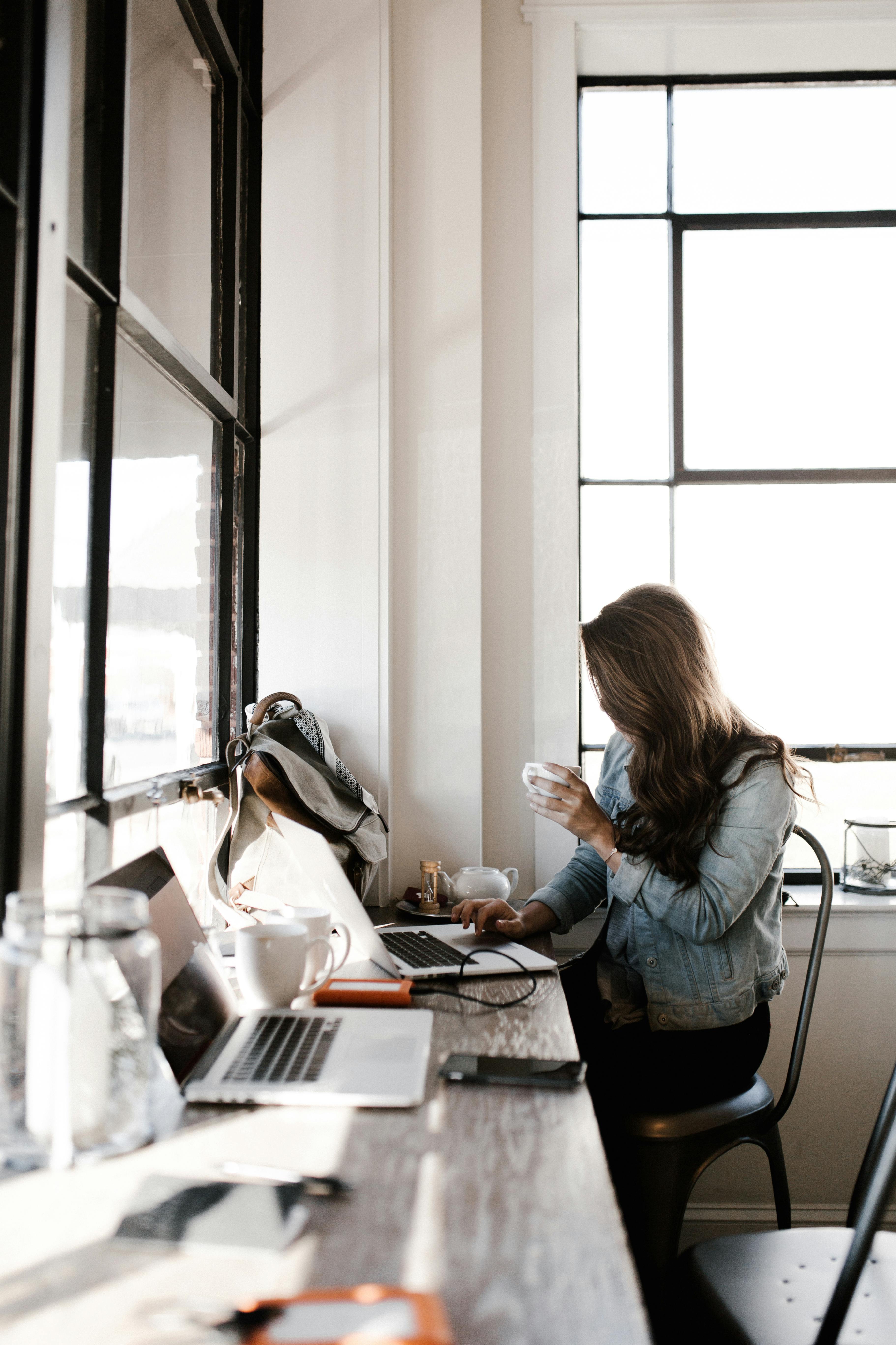 A girl sitting in a communal table | Source: Pexels