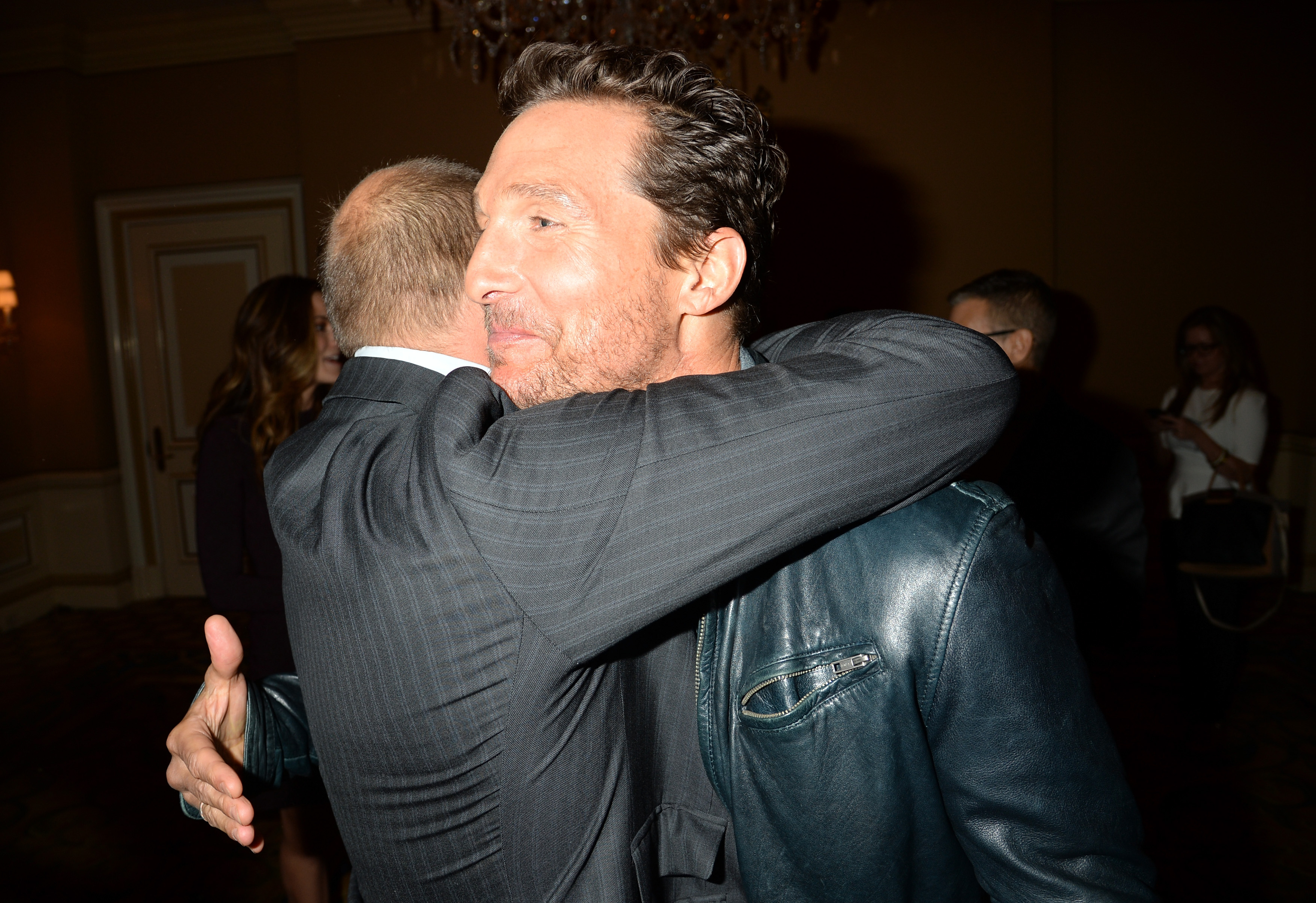 Woody Harrelson und Matthew McConaughey besuchen das HBO Winter 2014 TCA Panel im The Langham Huntington Hotel and Spa am 9. Januar 2014 in Pasadena, Kalifornien. | Quelle: Getty Images