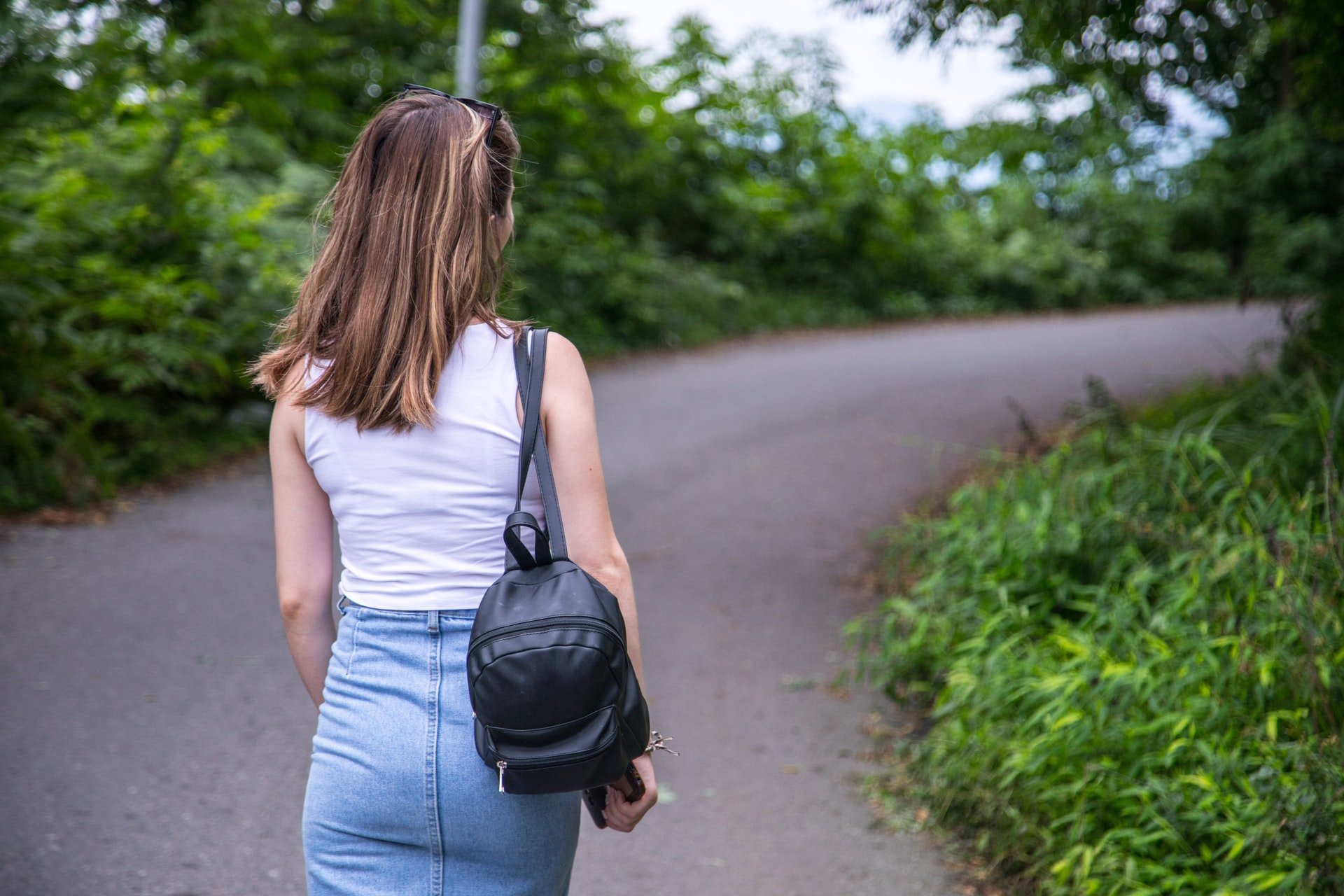 She walked into the parking lot alone | Source: Unsplash