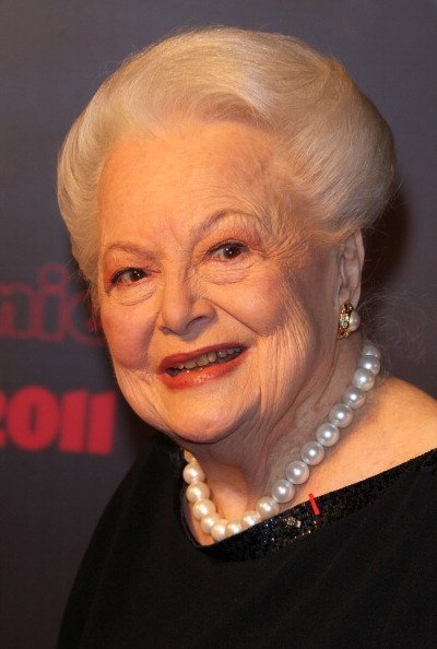 Olivia de Havilland arrives at the 36th Cesar Awards at Theatre du Chatelet on February 25, 2011 in Paris, France | Photo: Getty Images