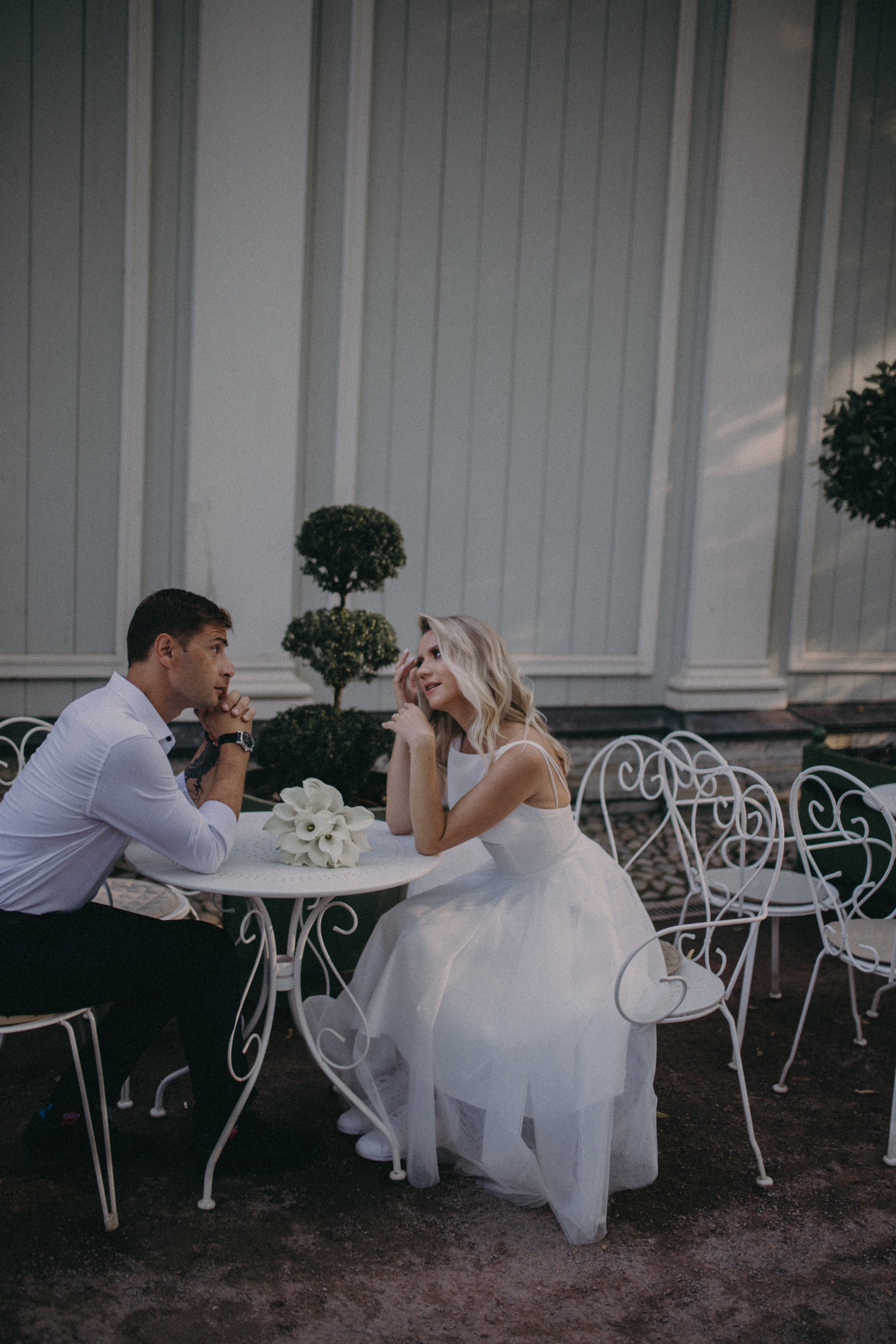 Newlywed couple conversing while seated | Source: Pexels
