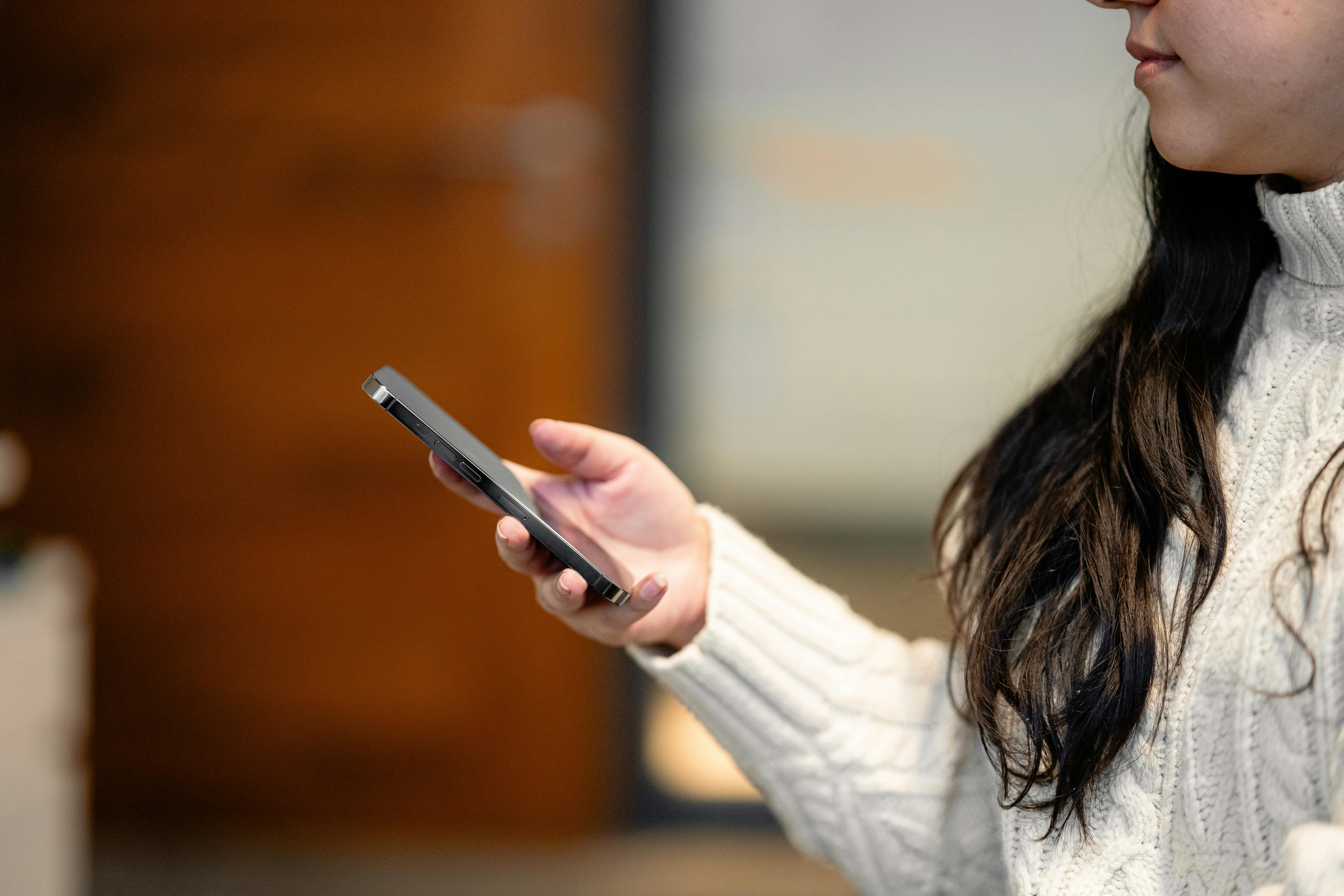 A woman holding a phone | Source: Pexels