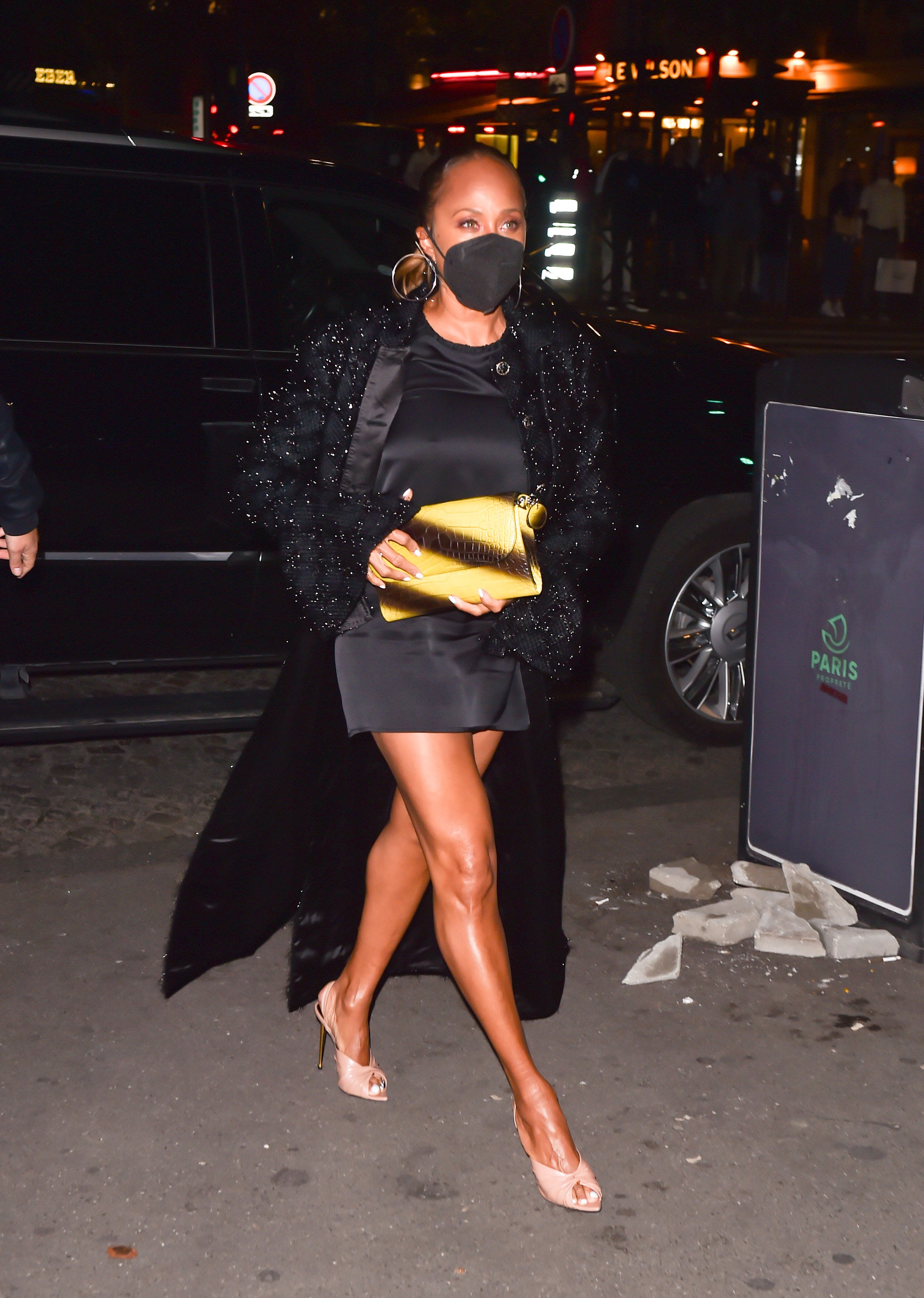 Marjorie Elaine Harvey pictured heading to the Giraffe restaurant in London | Source: Getty Images