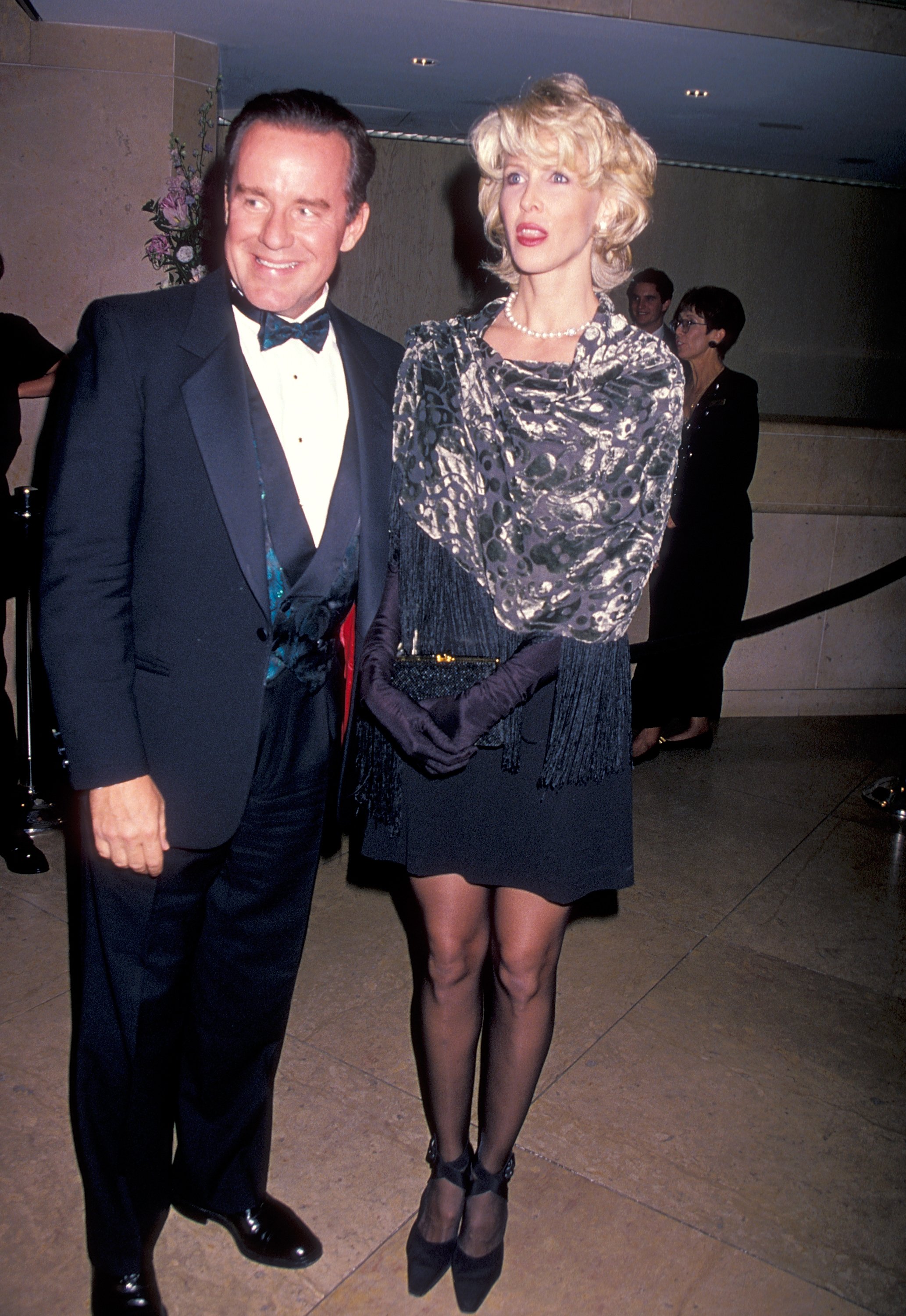 Phil Hartman and wife Brynn at the Beverly Hilton Hotel in Beverly Hills, California on October 28, 1994 | Source: Getty Images