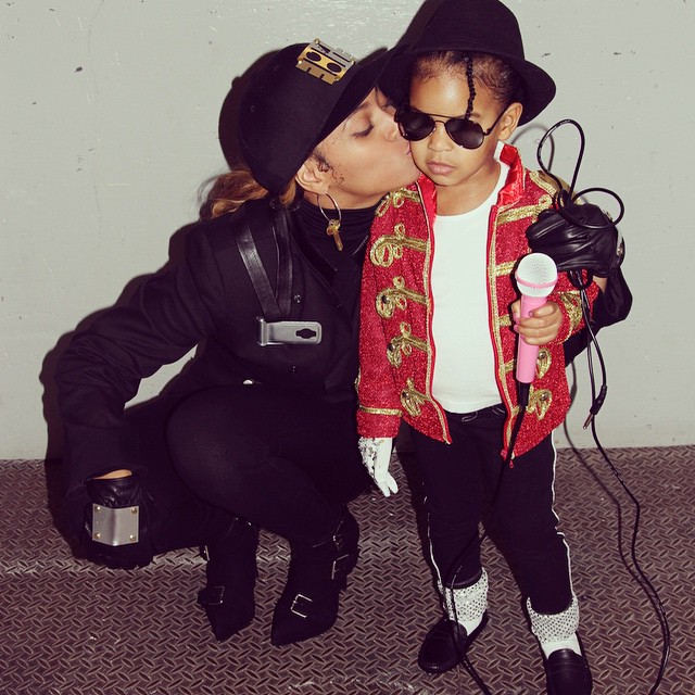 Beyoncé and her daughter from a post dated October 31, 2014. | Source: Instagram/beyonce