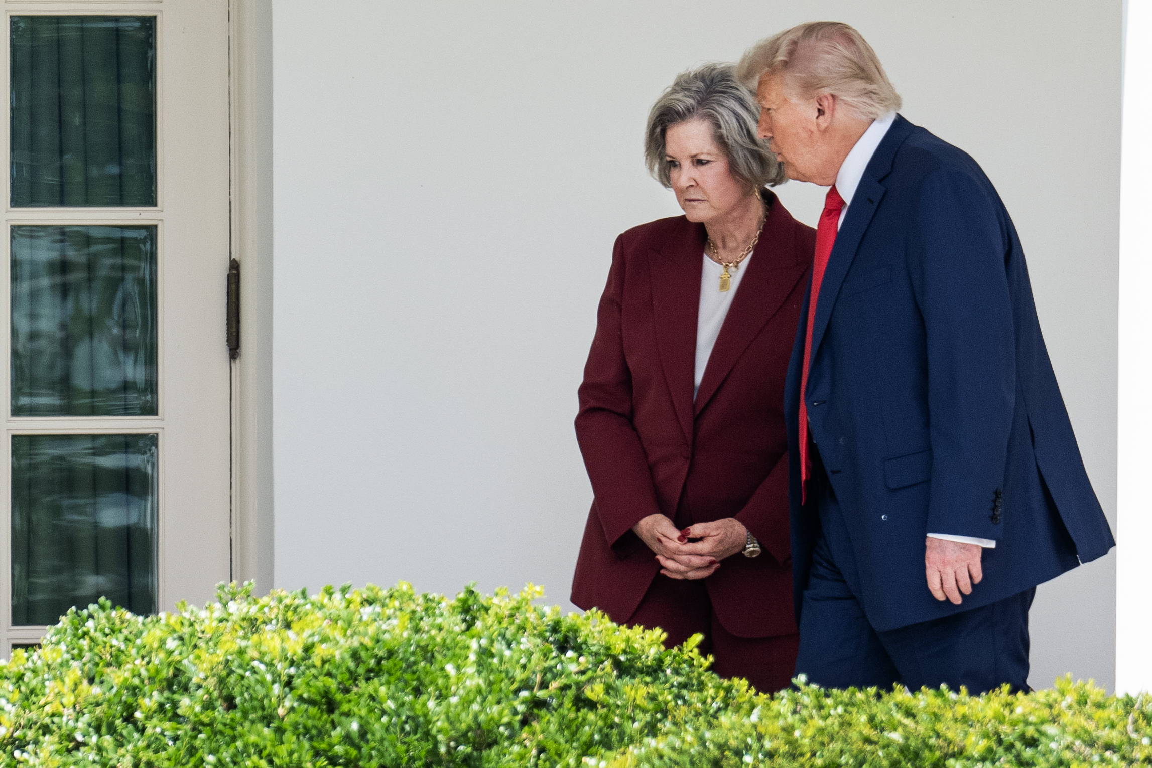 President Donald Trump speaks with Susie Wiles upon returning to the White House from Camp David, on June 9, 2025 | Source: Getty Images