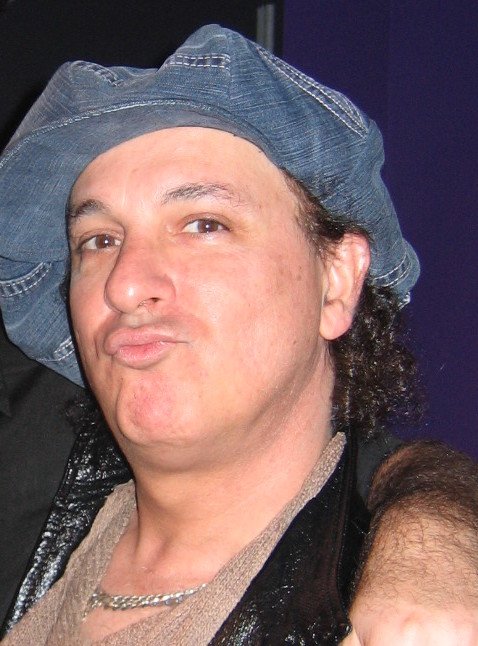 Sylvain Sylvain from the New York Dolls in New York, October 2005. | Source: Erika Harding/Wikimedia Commons